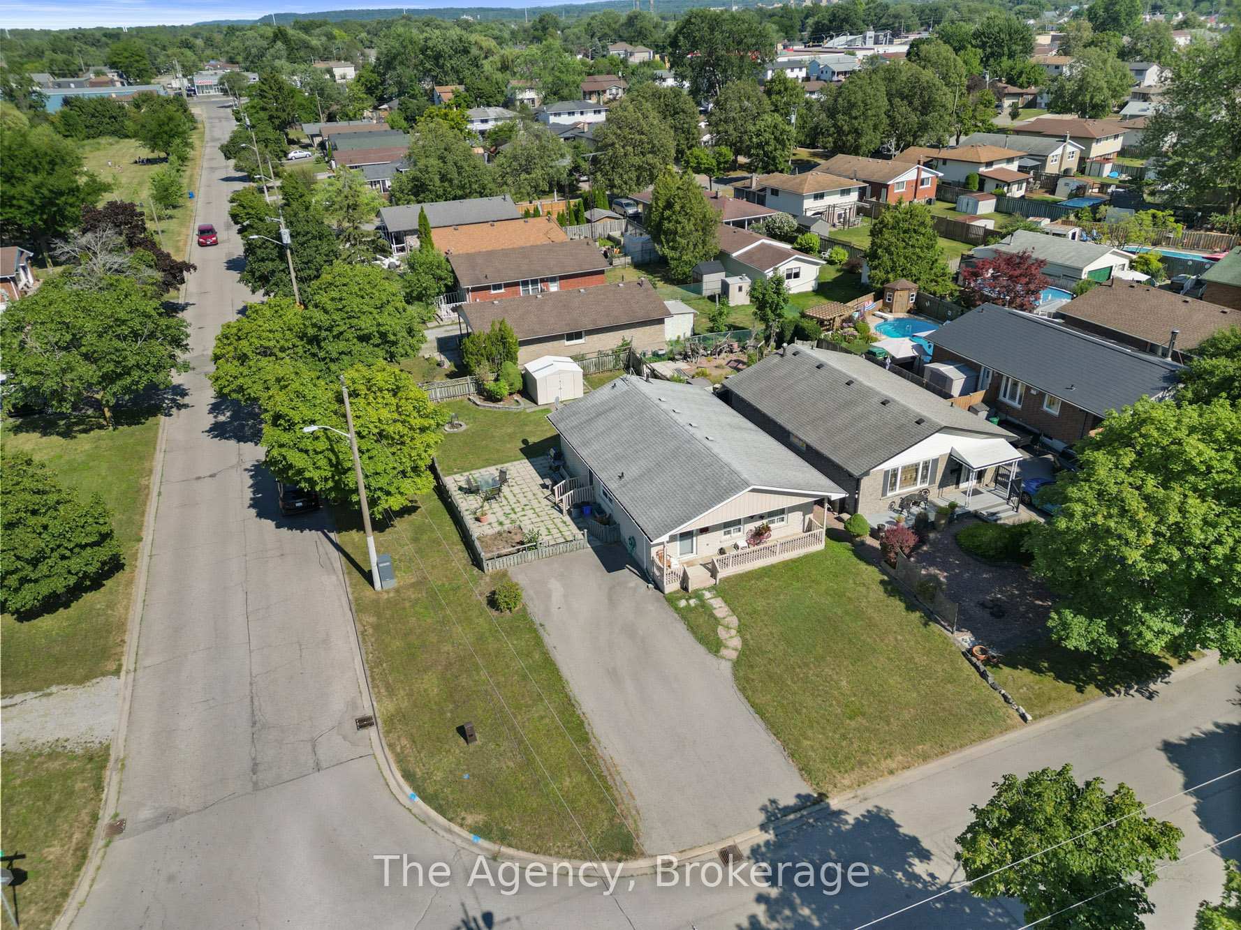 Photo 31 of 21 Loraine Drive, St. Catharines, Oakdale — HOMEH
