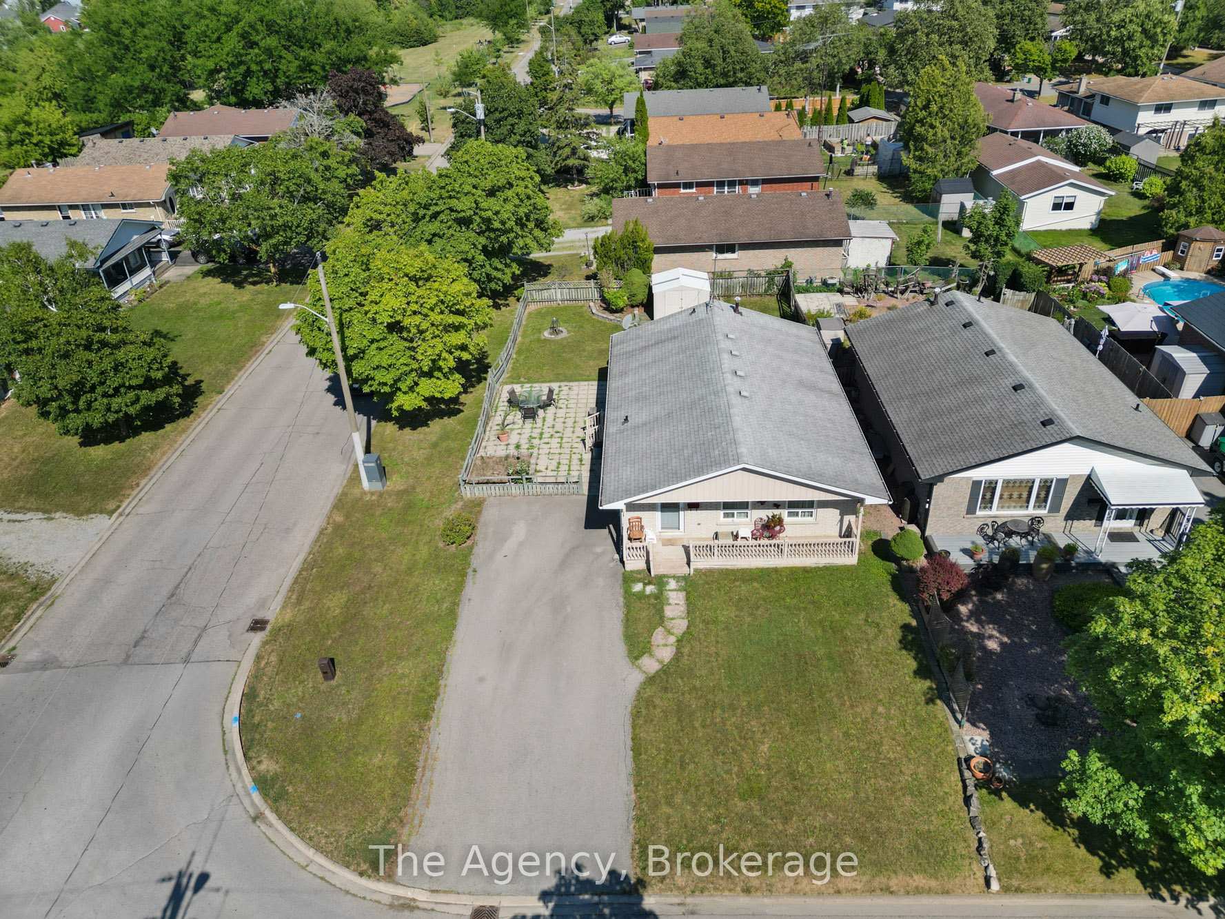 Photo 32 of 21 Loraine Drive, St. Catharines, Oakdale — HOMEH