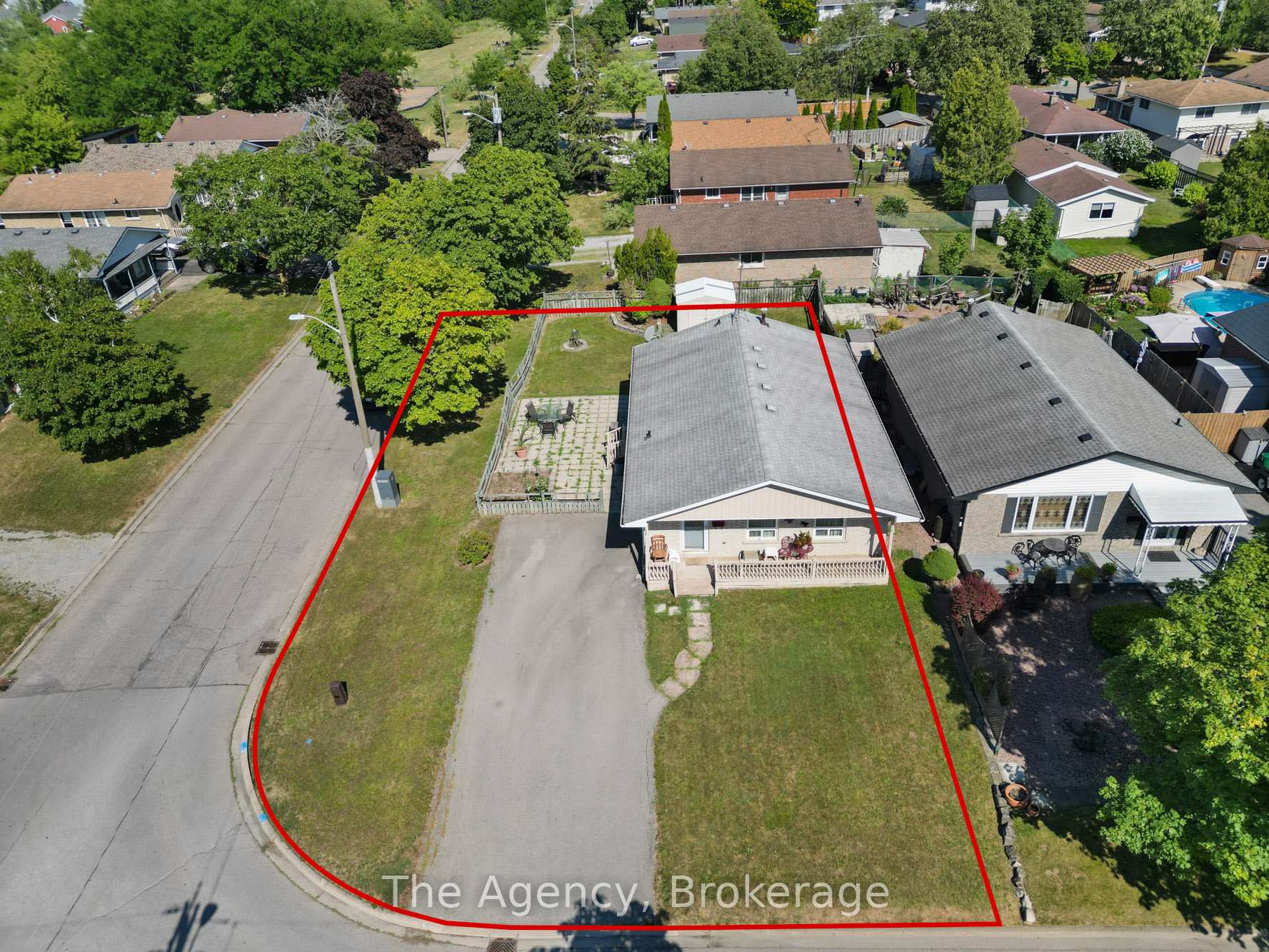 Photo 33 of 21 Loraine Drive, St. Catharines, Oakdale — HOMEH