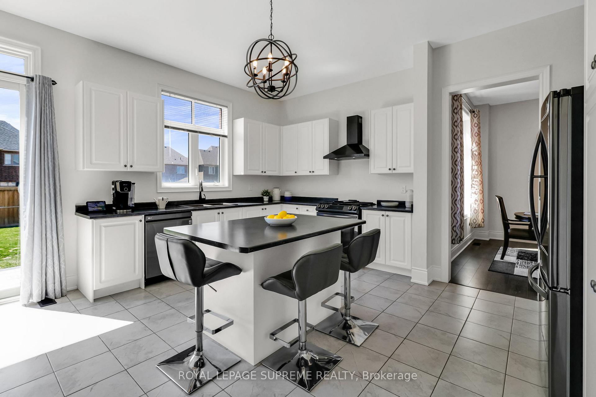 Photo 10 of 81 Redmond Crescent, Springwater, Centre Vespra — HOMEH