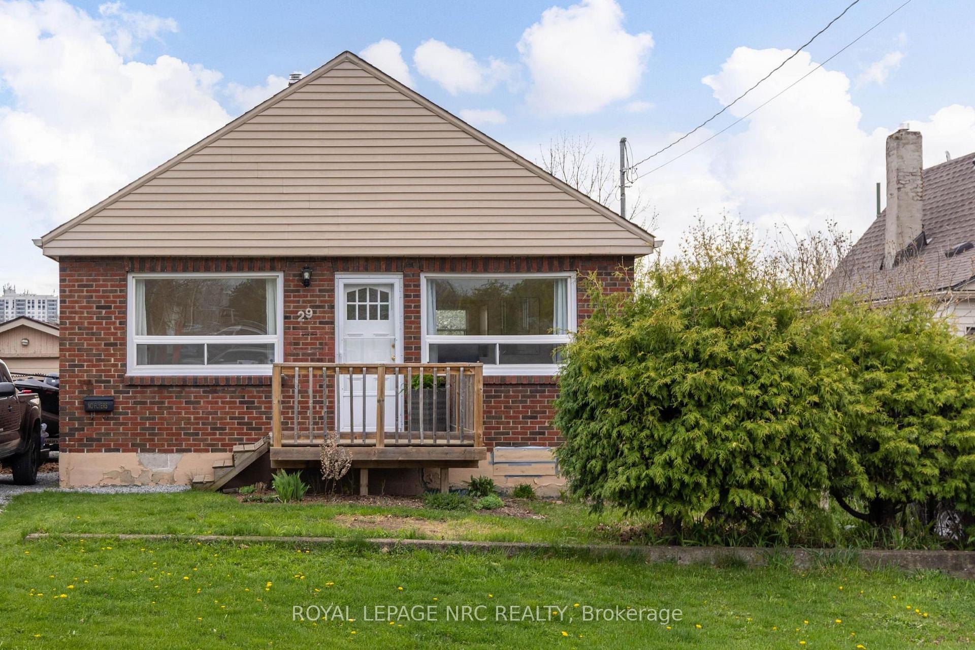 Photo 2 of 29 Hillview Road N, St. Catharines, Western Hill — HOMEH