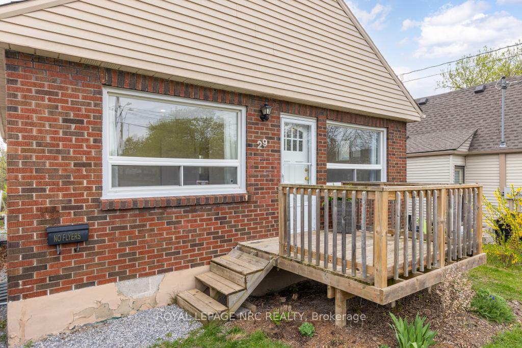 Photo 3 of 29 Hillview Road N, St. Catharines, Western Hill — HOMEH
