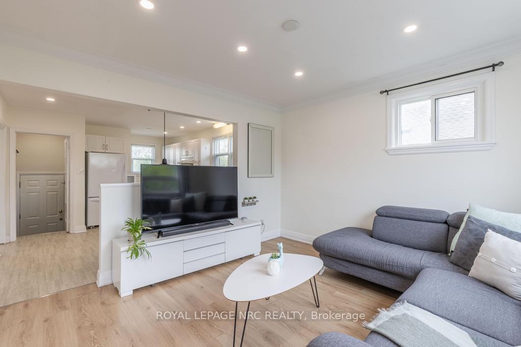Photo 5 of 29 Hillview Road N, St. Catharines, Western Hill — HOMEH