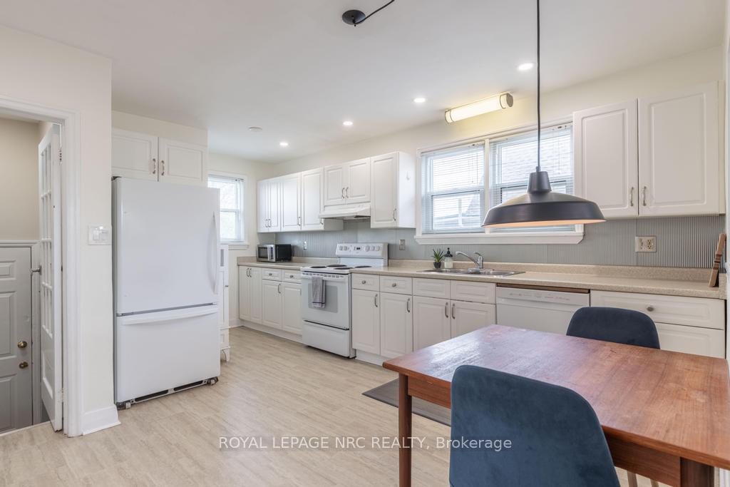 Photo 6 of 29 Hillview Road N, St. Catharines, Western Hill — HOMEH