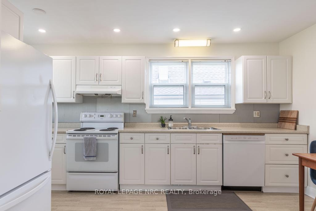 Photo 7 of 29 Hillview Road N, St. Catharines, Western Hill — HOMEH