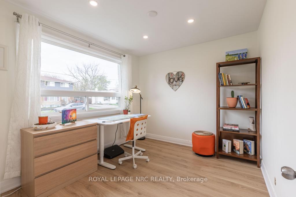 Photo 10 of 29 Hillview Road N, St. Catharines, Western Hill — HOMEH