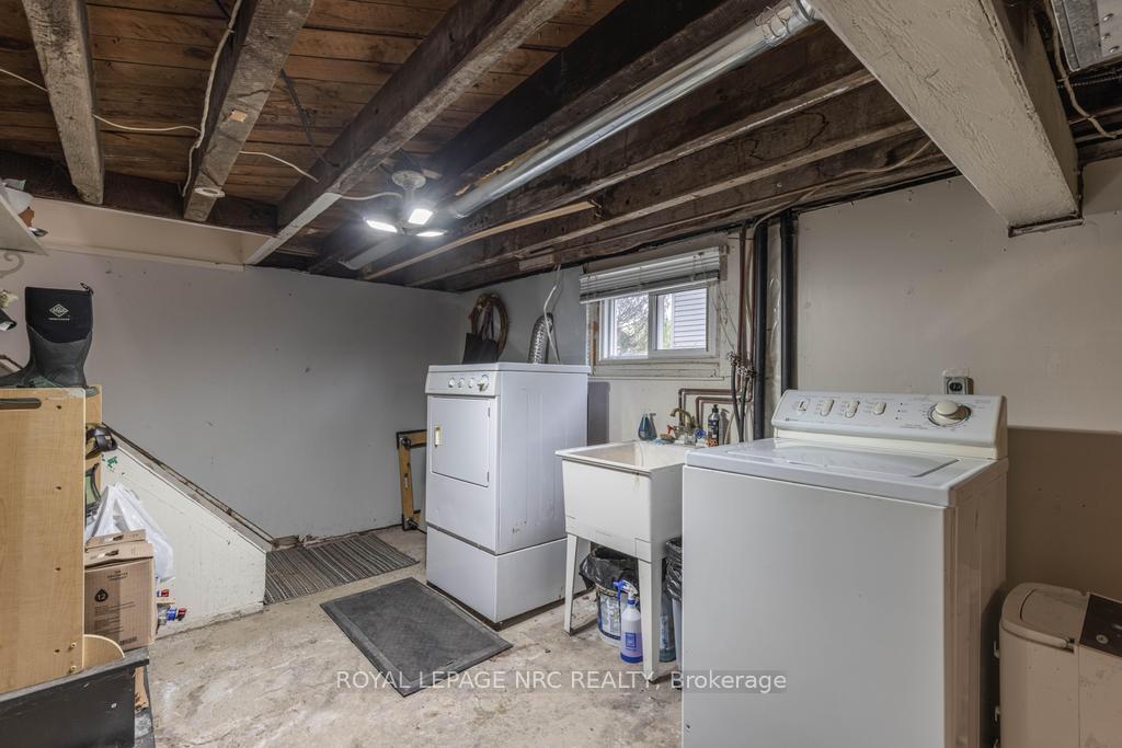 Photo 14 of 29 Hillview Road N, St. Catharines, Western Hill — HOMEH