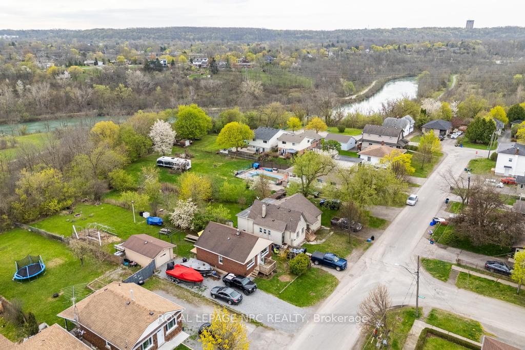 Photo 21 of 29 Hillview Road N, St. Catharines, Western Hill — HOMEH