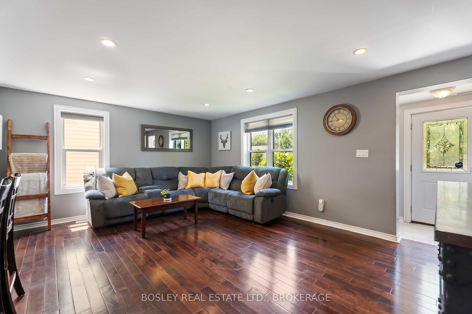 Photo 3 of 125 Powerview Avenue, St. Catharines, Western Hill — HOMEH