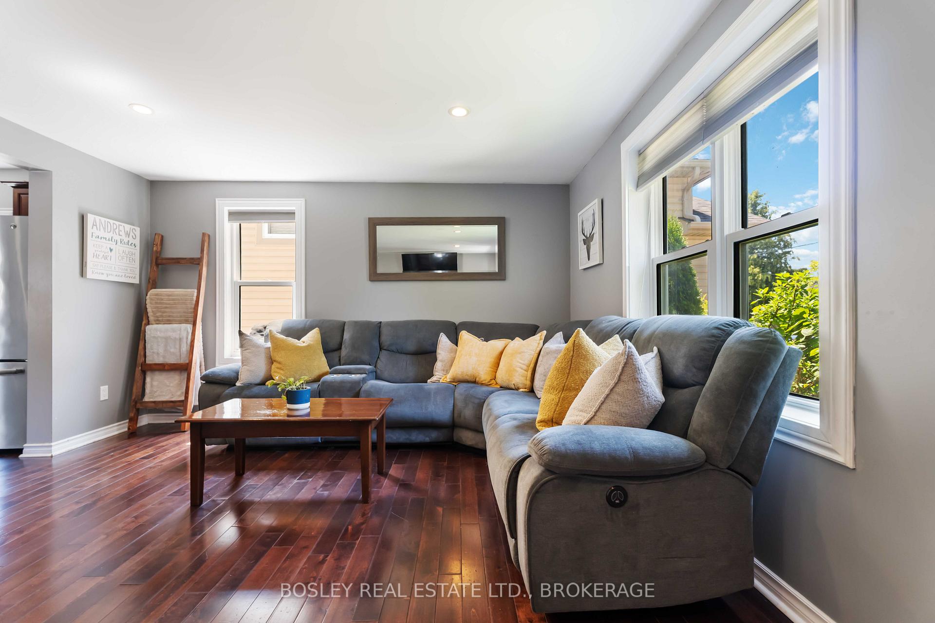 Photo 4 of 125 Powerview Avenue, St. Catharines, Western Hill — HOMEH