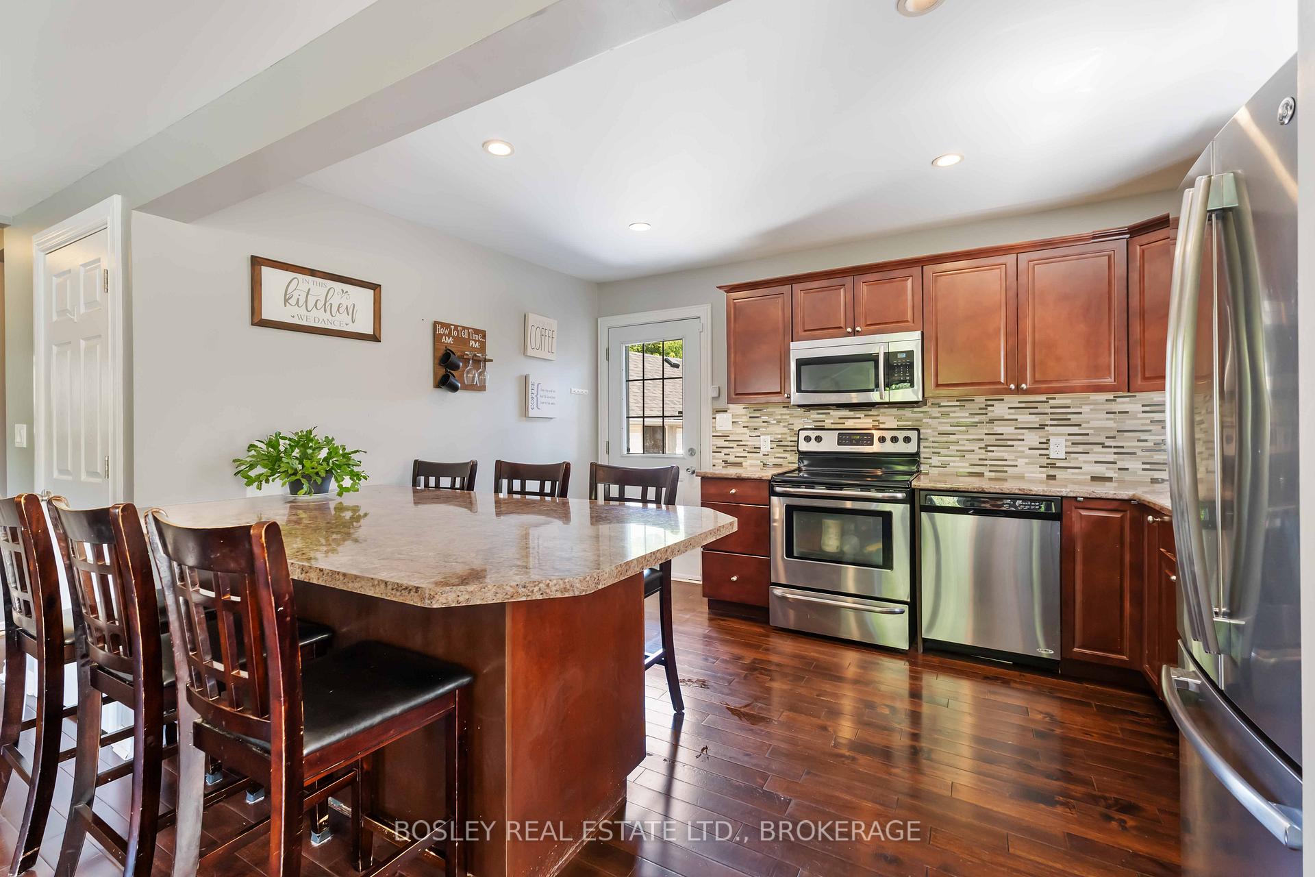 Photo 10 of 125 Powerview Avenue, St. Catharines, Western Hill — HOMEH