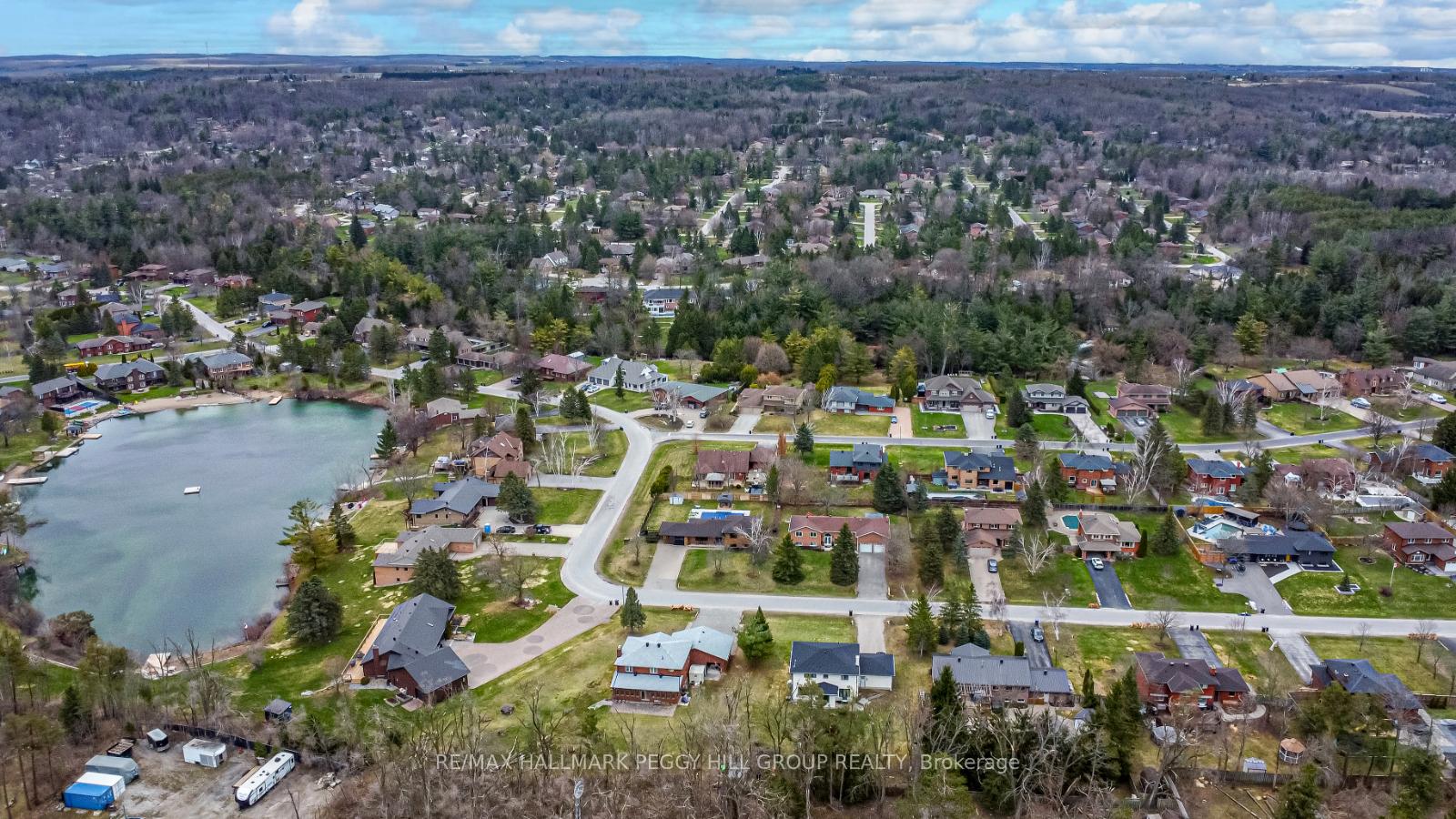 Photo 2 of 4 Heatherwood Drive, Springwater, Midhurst — HOMEH