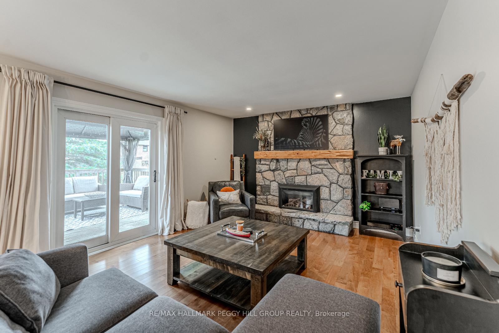 Photo 3 of 4 Heatherwood Drive, Springwater, Midhurst — HOMEH