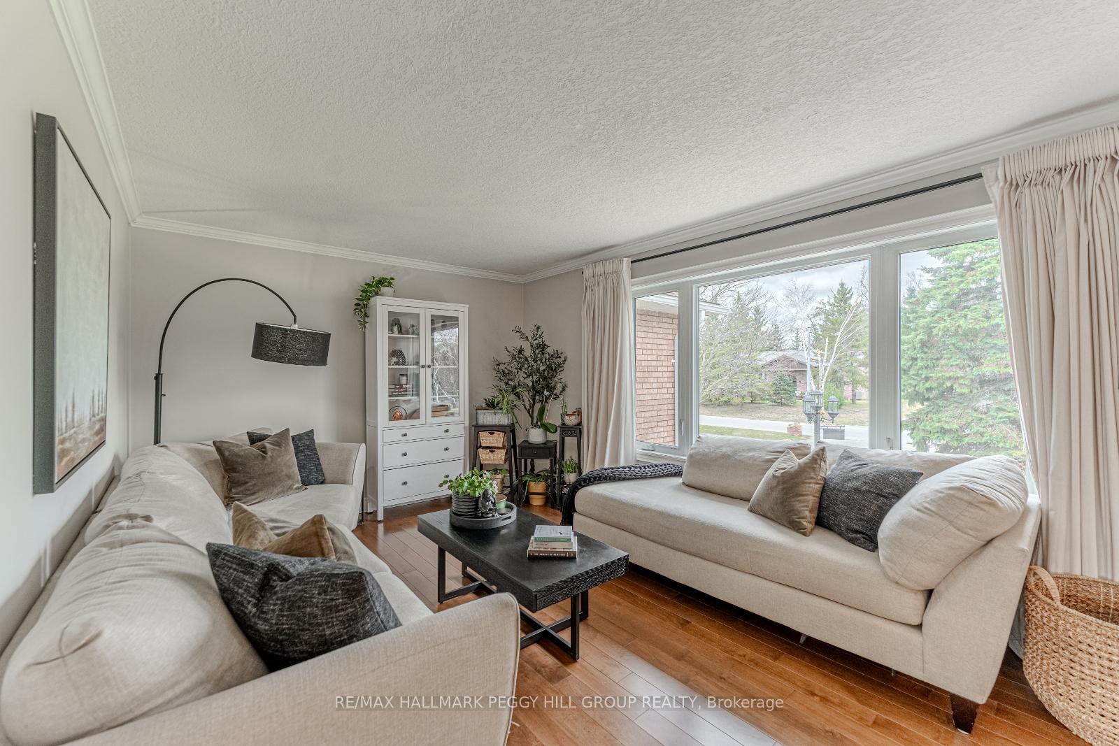 Photo 8 of 4 Heatherwood Drive, Springwater, Midhurst — HOMEH