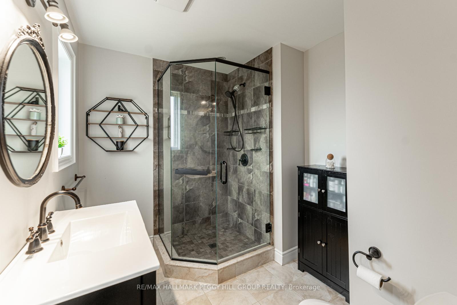 Photo 10 of 4 Heatherwood Drive, Springwater, Midhurst — HOMEH