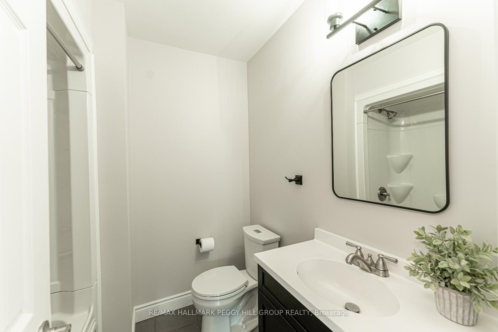Photo 13 of 4 Heatherwood Drive, Springwater, Midhurst — HOMEH