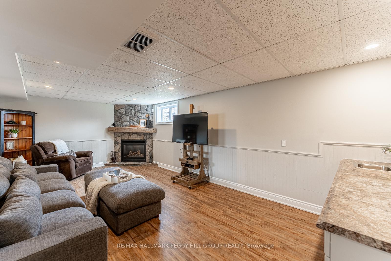 Photo 14 of 4 Heatherwood Drive, Springwater, Midhurst — HOMEH