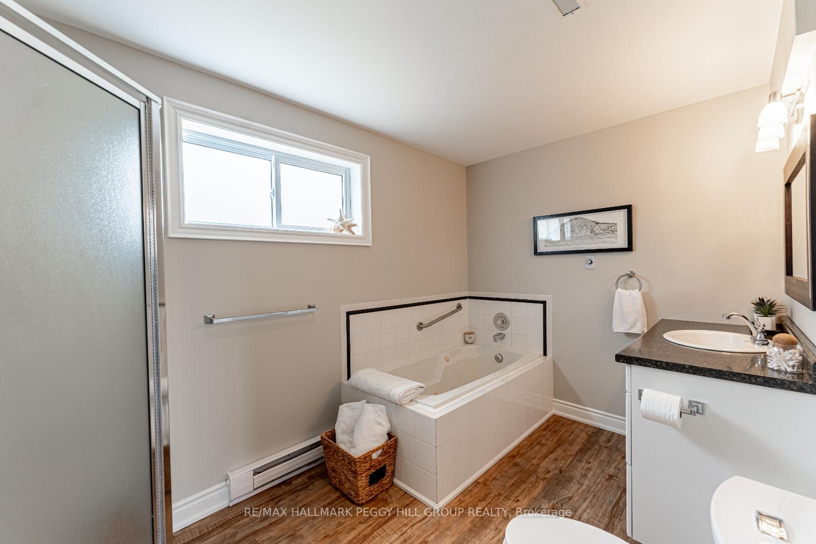 Photo 17 of 4 Heatherwood Drive, Springwater, Midhurst — HOMEH