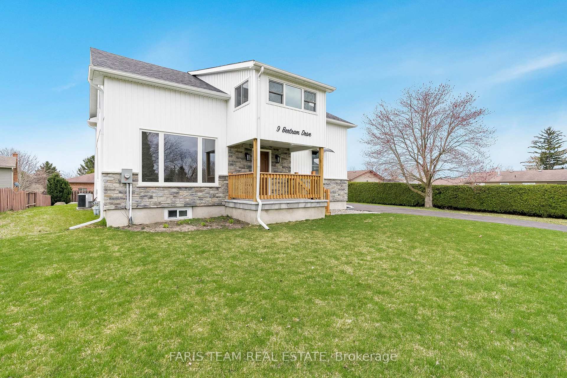 Photo 3 of 9 Bertram Drive, Springwater, Elmvale — HOMEH