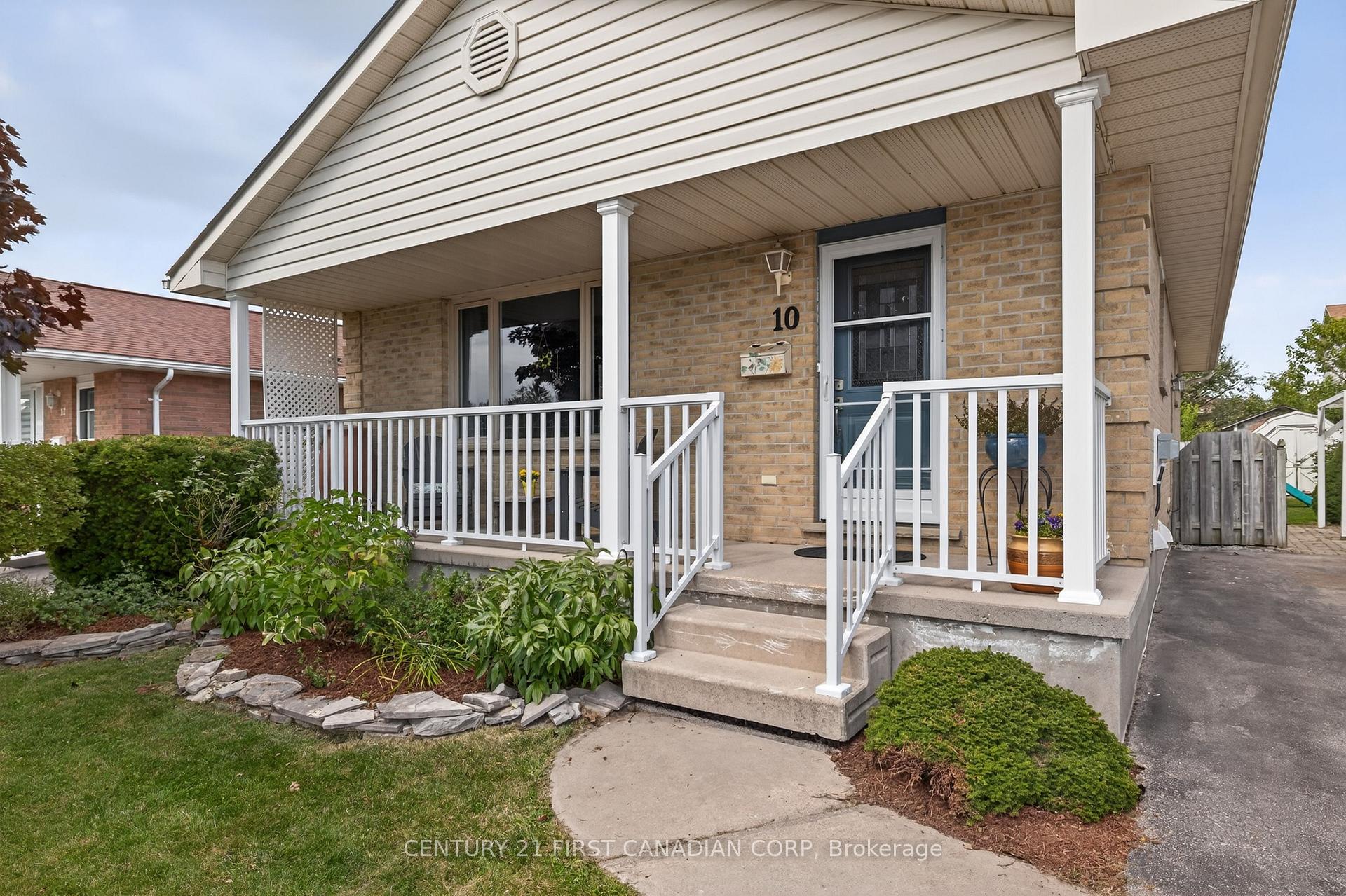 Photo 2 of 10 Rickwood Place, St. Thomas — HOMEH