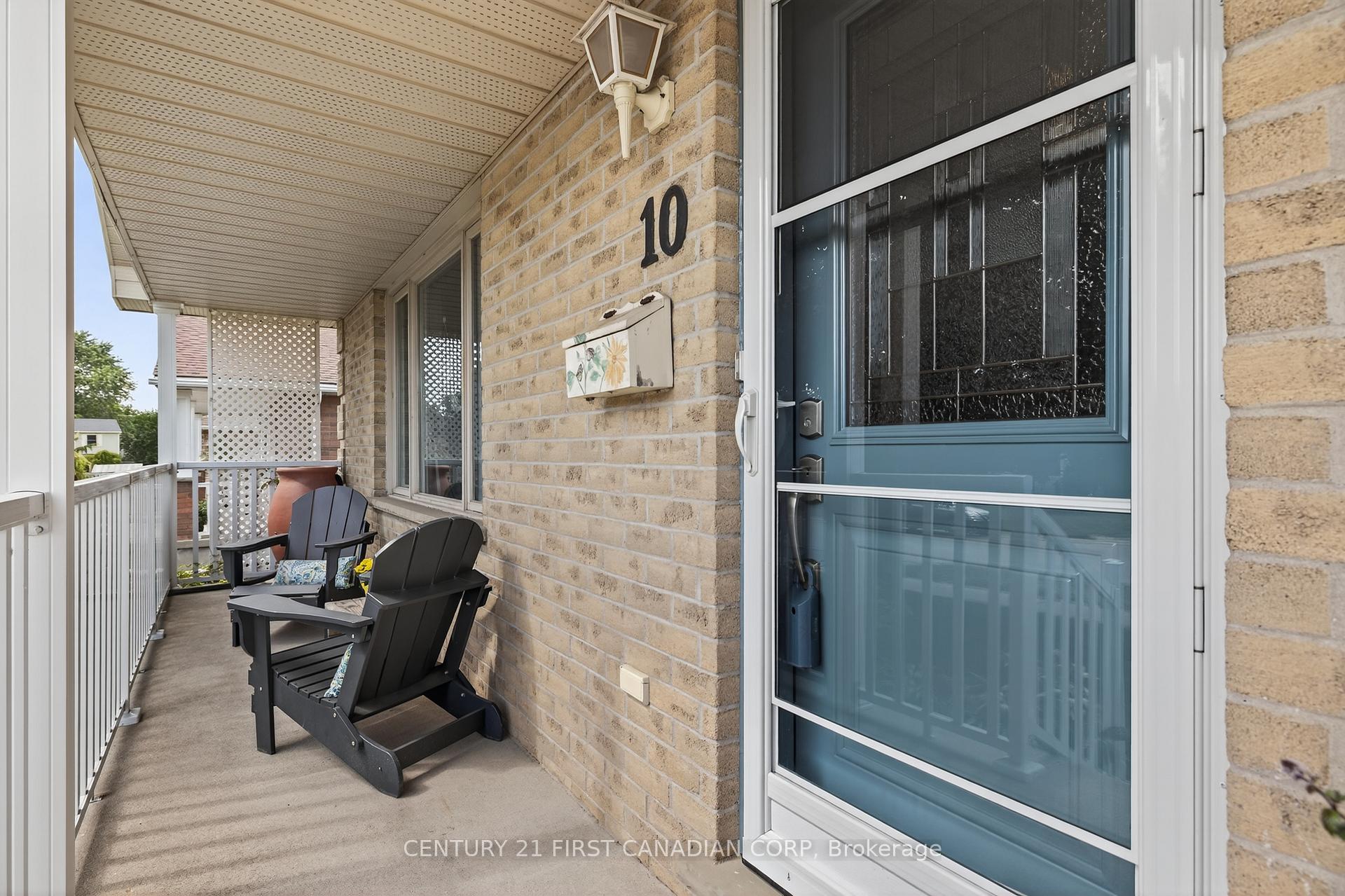 Photo 3 of 10 Rickwood Place, St. Thomas — HOMEH