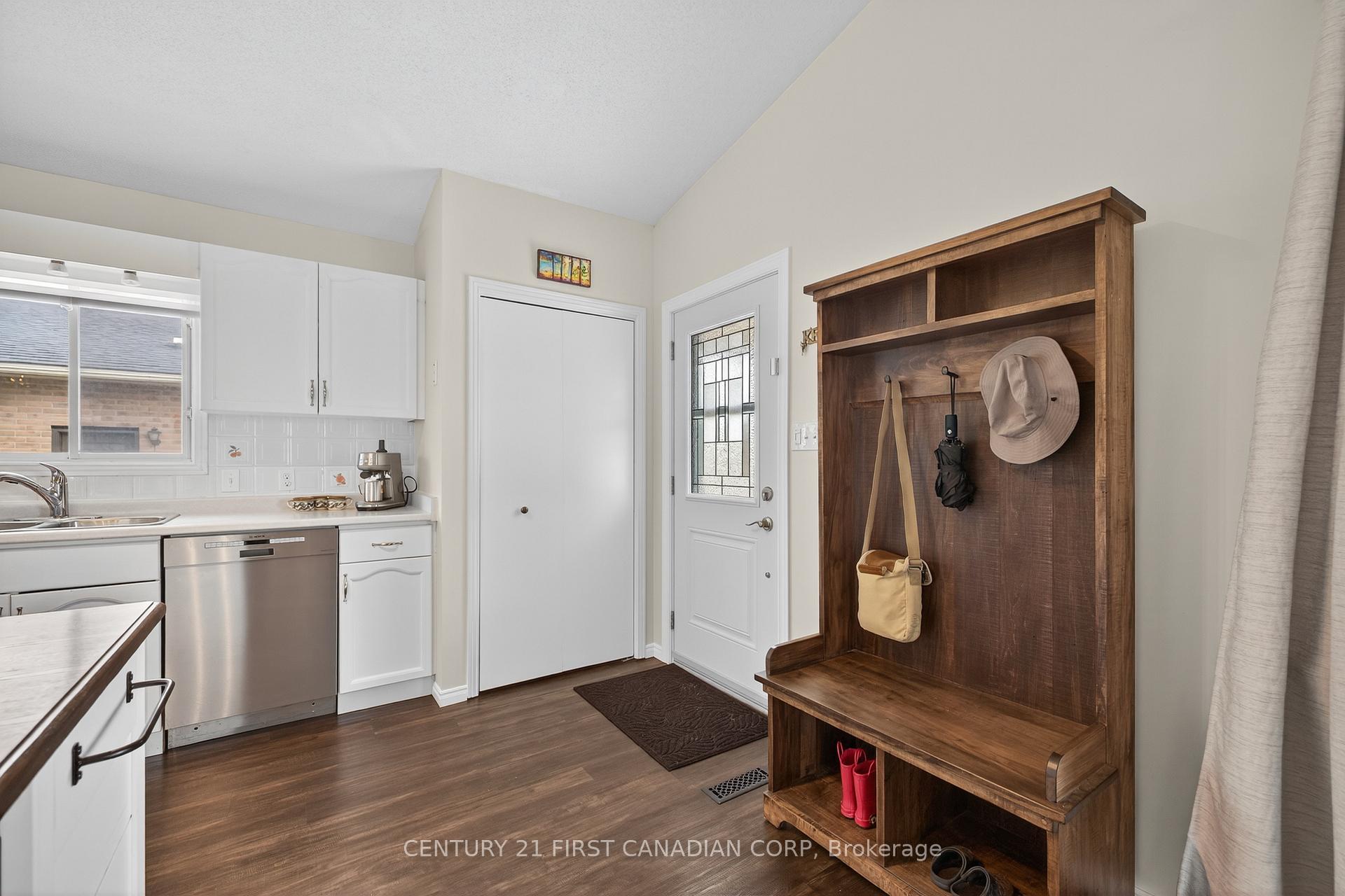 Photo 4 of 10 Rickwood Place, St. Thomas — HOMEH