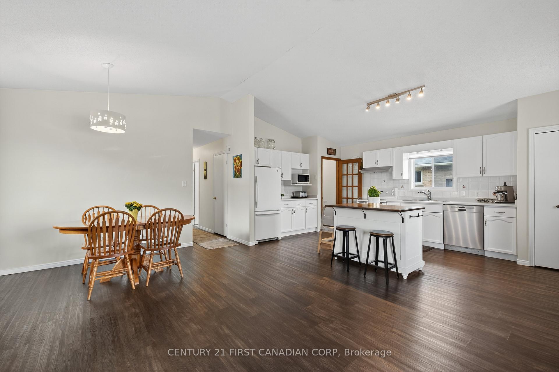 Photo 8 of 10 Rickwood Place, St. Thomas — HOMEH