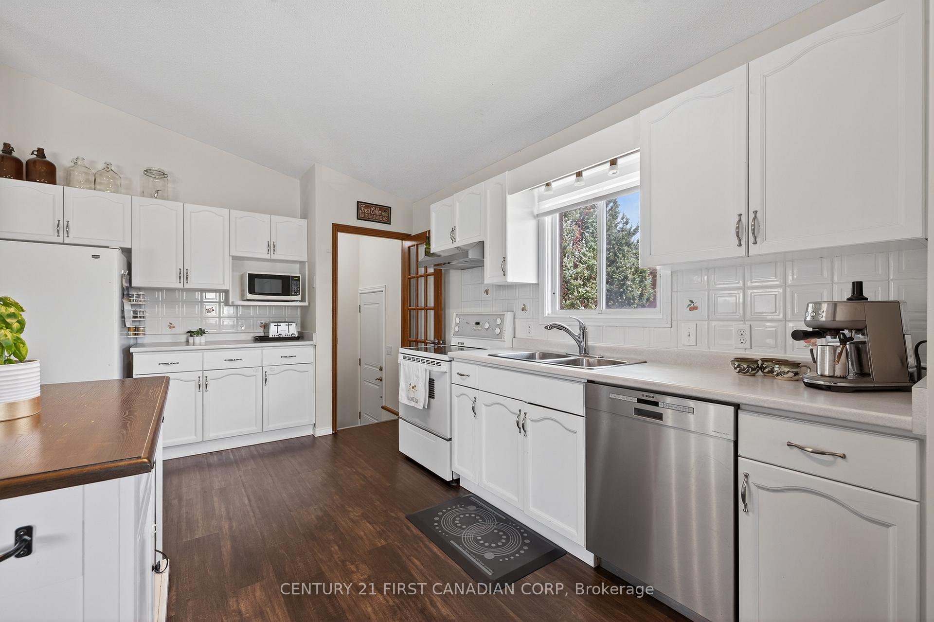 Photo 12 of 10 Rickwood Place, St. Thomas — HOMEH