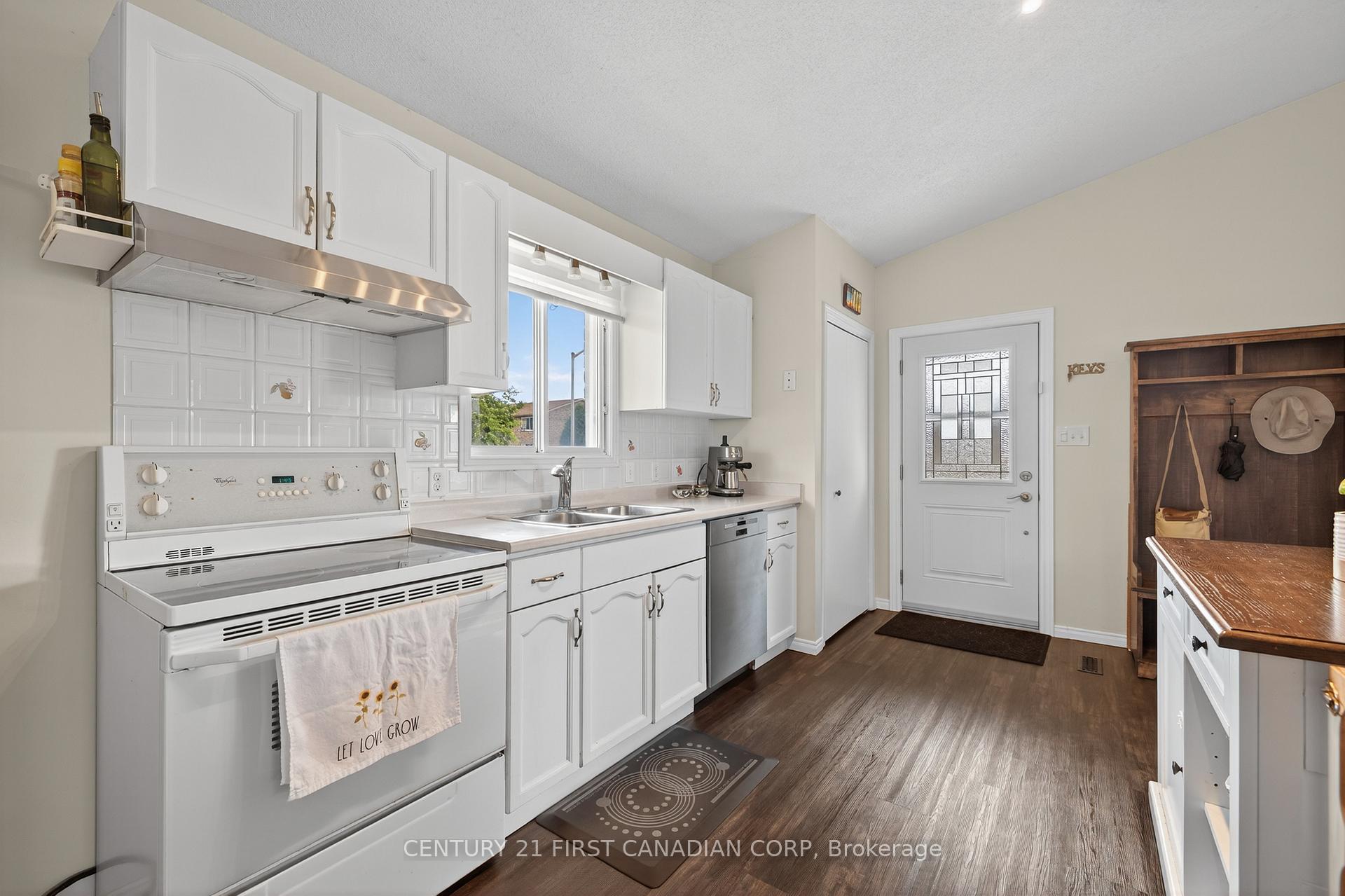Photo 13 of 10 Rickwood Place, St. Thomas — HOMEH