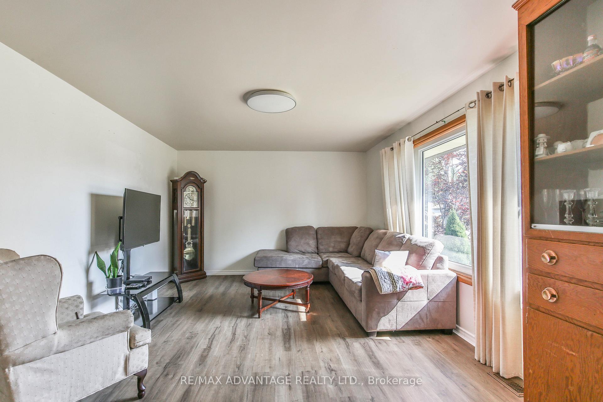 Photo 6 of 103 First Avenue, St. Thomas — HOMEH
