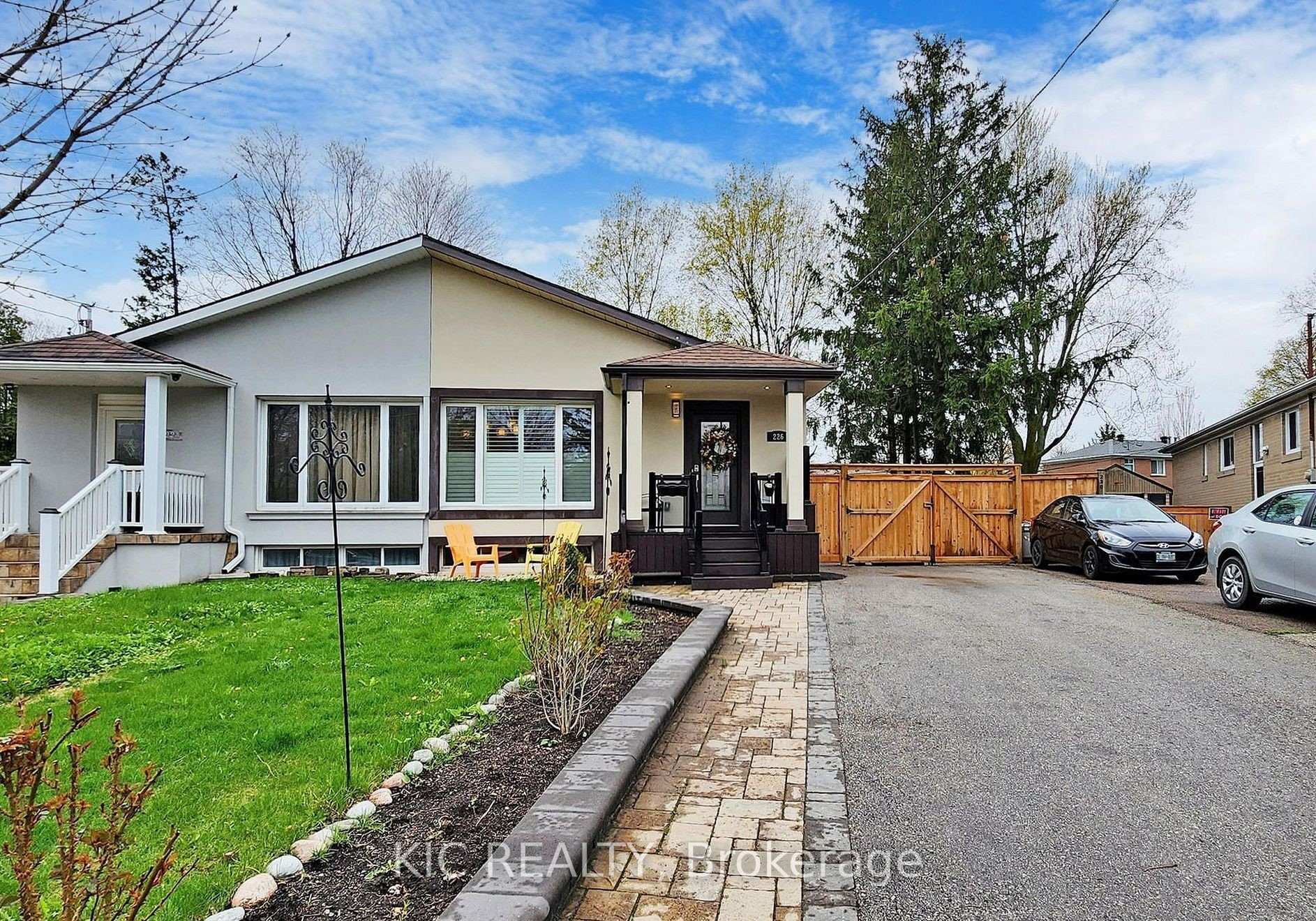 Front of Unit Main Floor, 226 Browndale Crescent