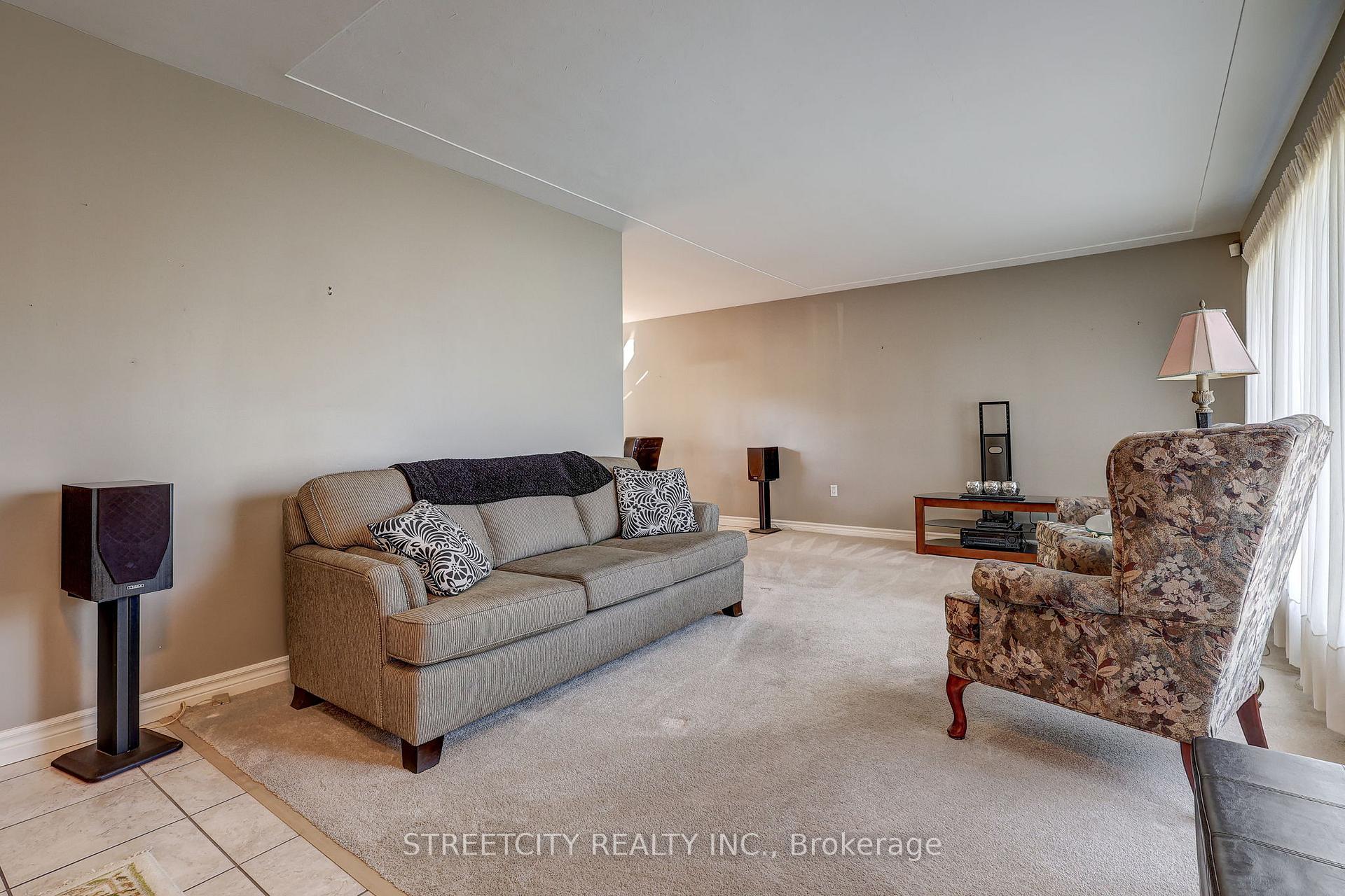 Photo 13 of 15 Ryerson Place, St. Thomas — HOMEH