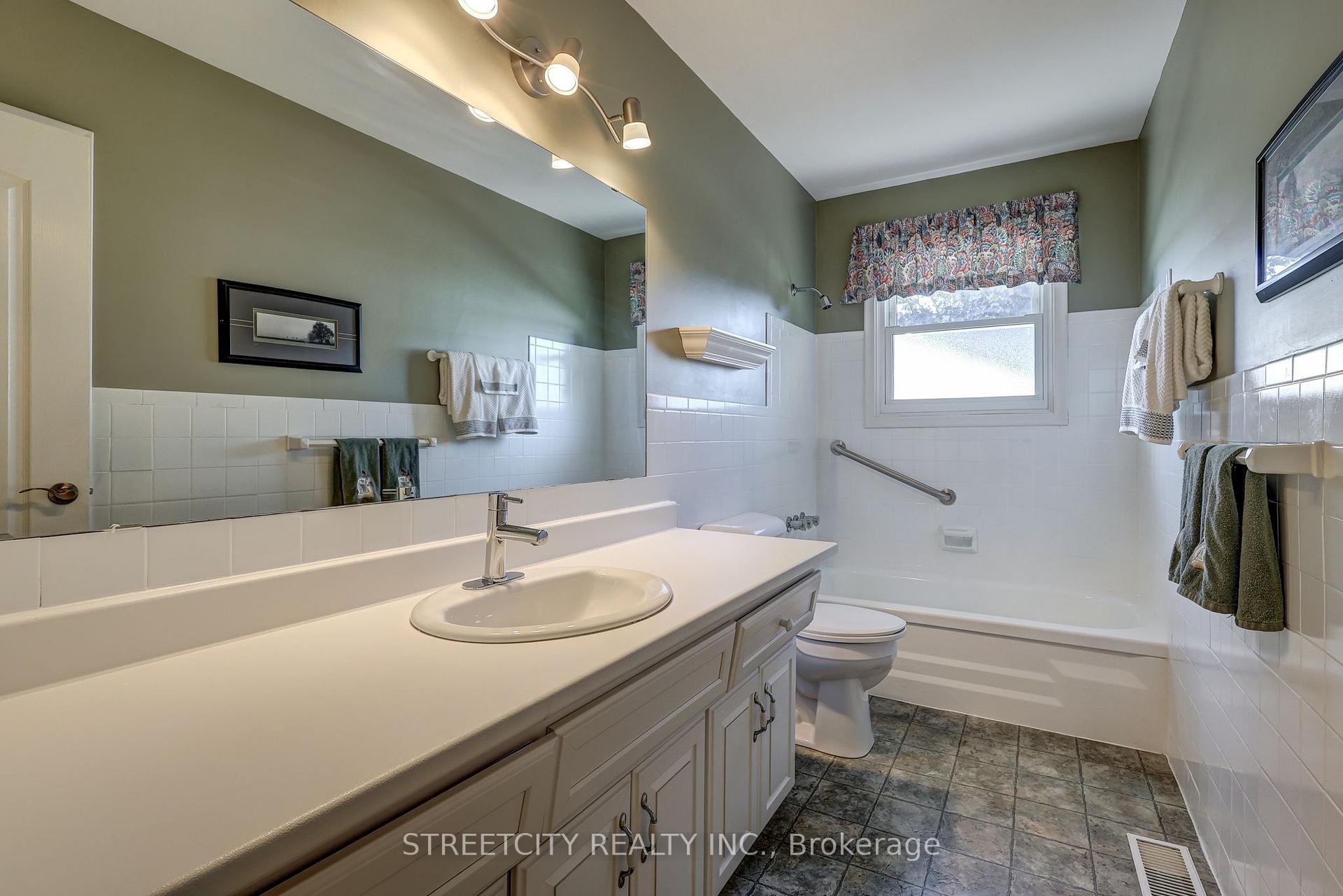 Photo 22 of 15 Ryerson Place, St. Thomas — HOMEH