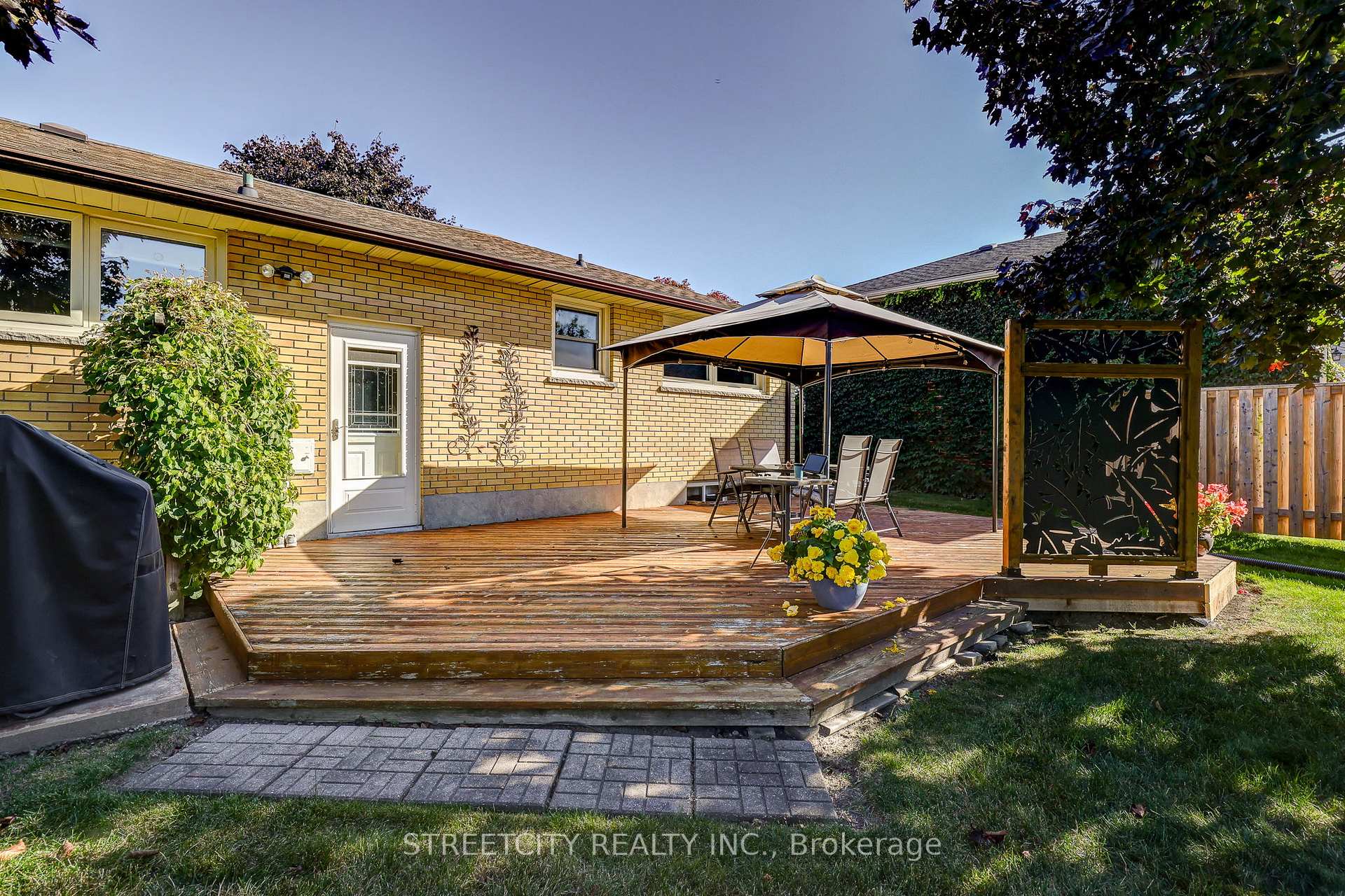 Photo 37 of 15 Ryerson Place, St. Thomas — HOMEH