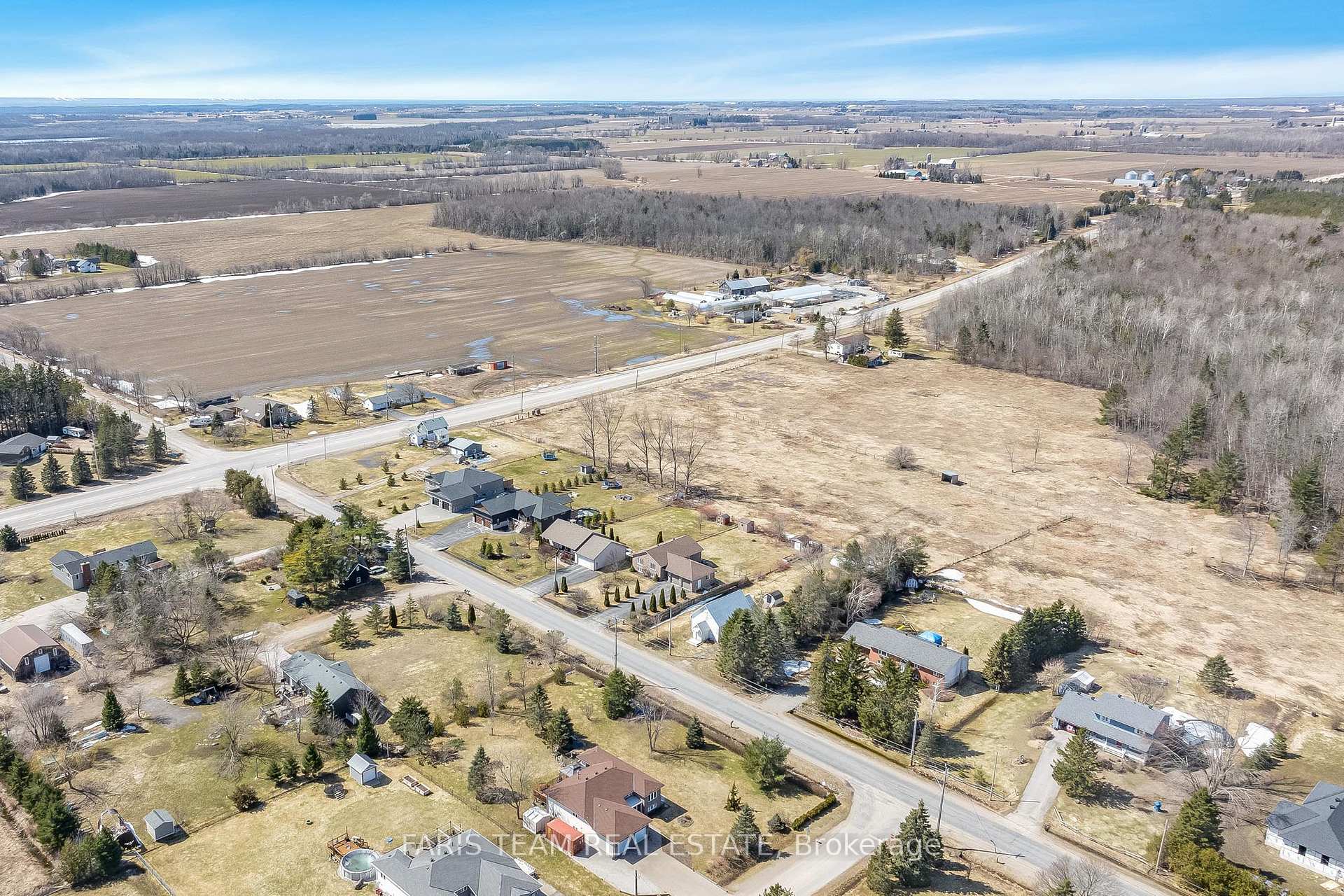 Photo 24 of 1032 Flos Road 4 E, Springwater, Phelpston — HOMEH