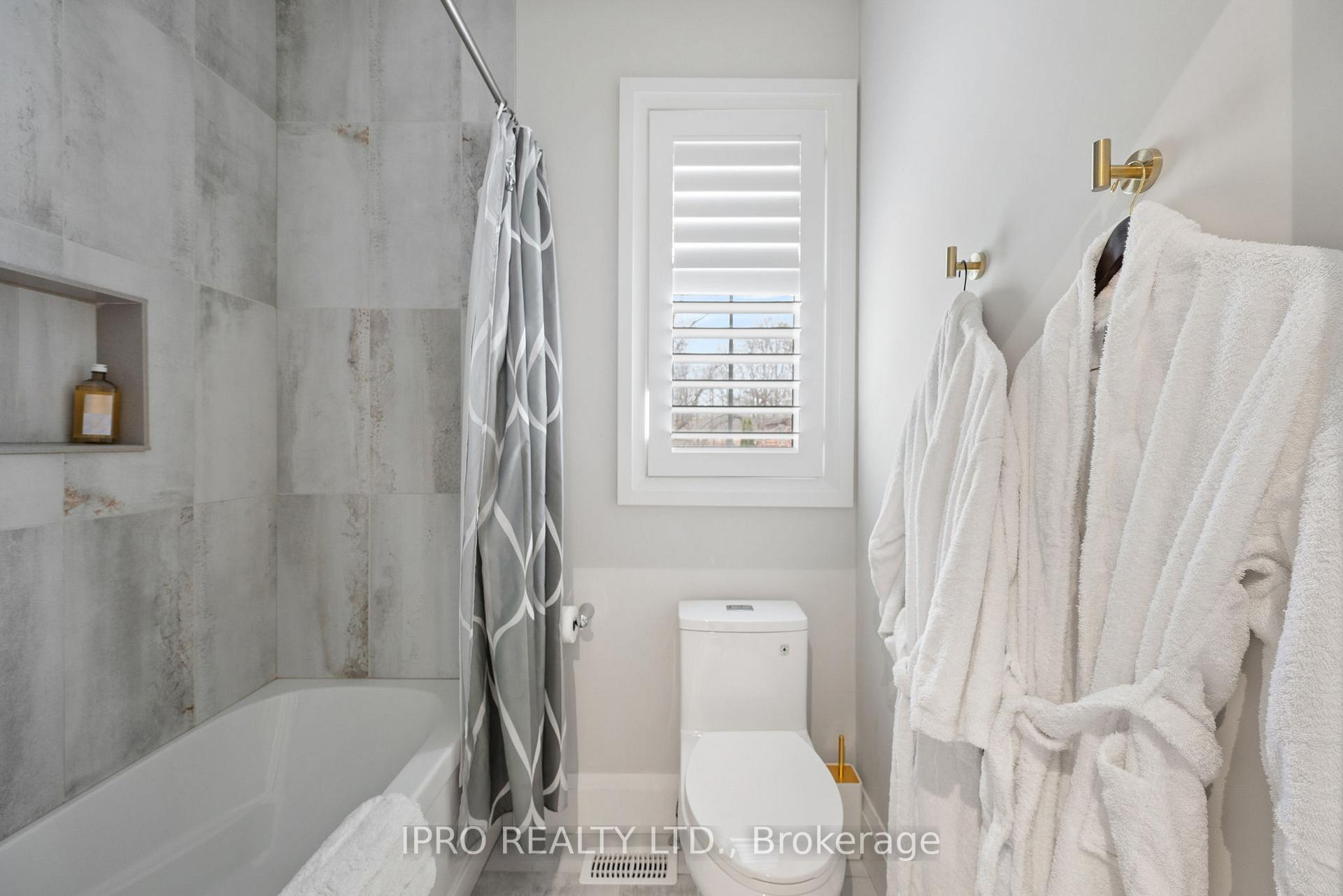 Photo 14 of 1 Gallagher Crescent, Springwater, Midhurst — HOMEH