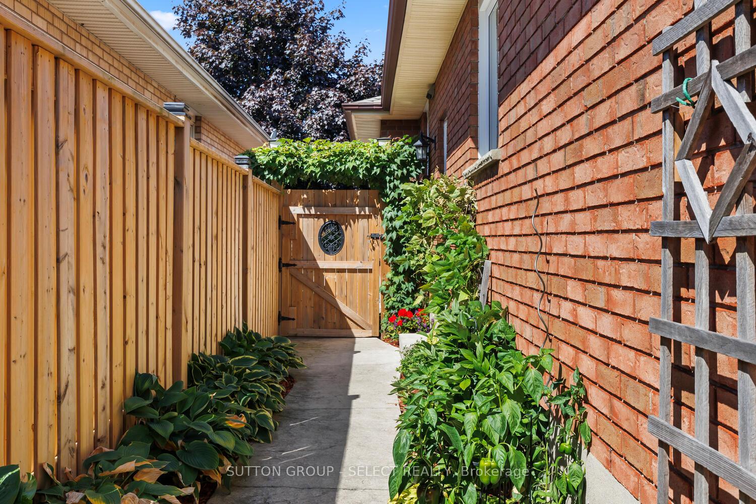 Photo 37 of 49 Neal Avenue, St. Thomas — HOMEH