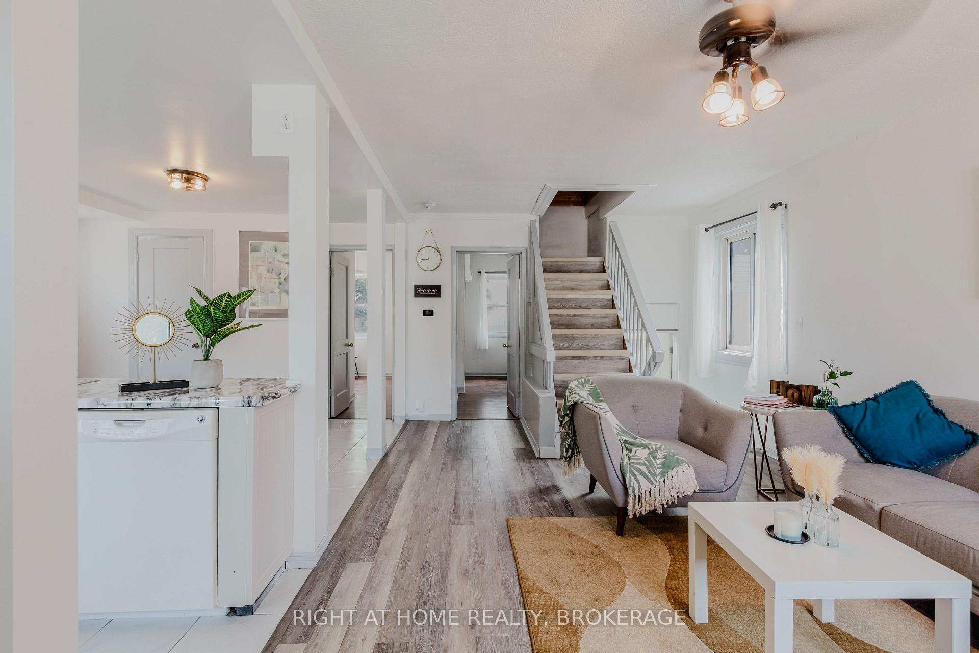 Photo 2 of 12 Elberta Street, St. Catharines, Facer — HOMEH