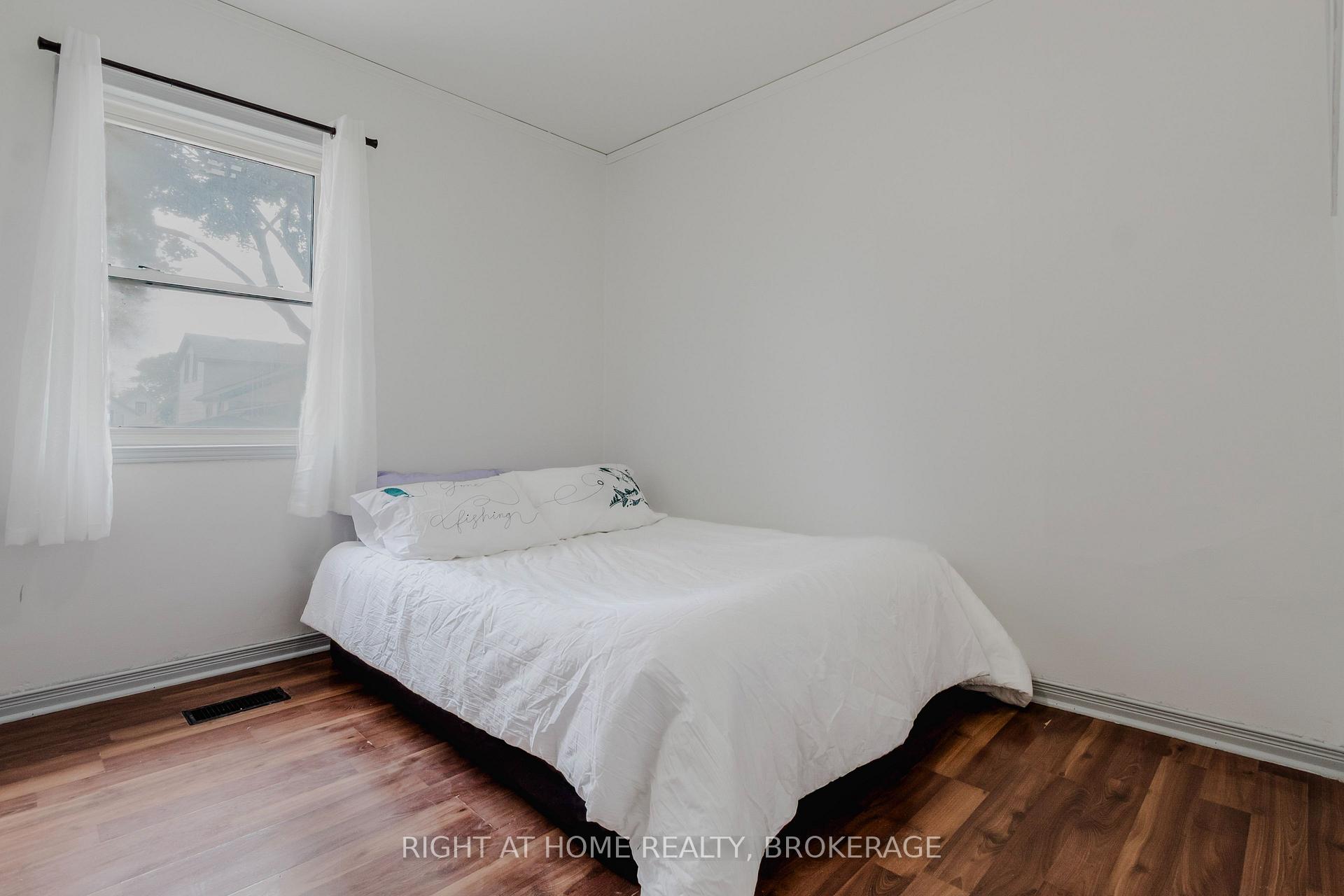 Photo 7 of 12 Elberta Street, St. Catharines, Facer — HOMEH