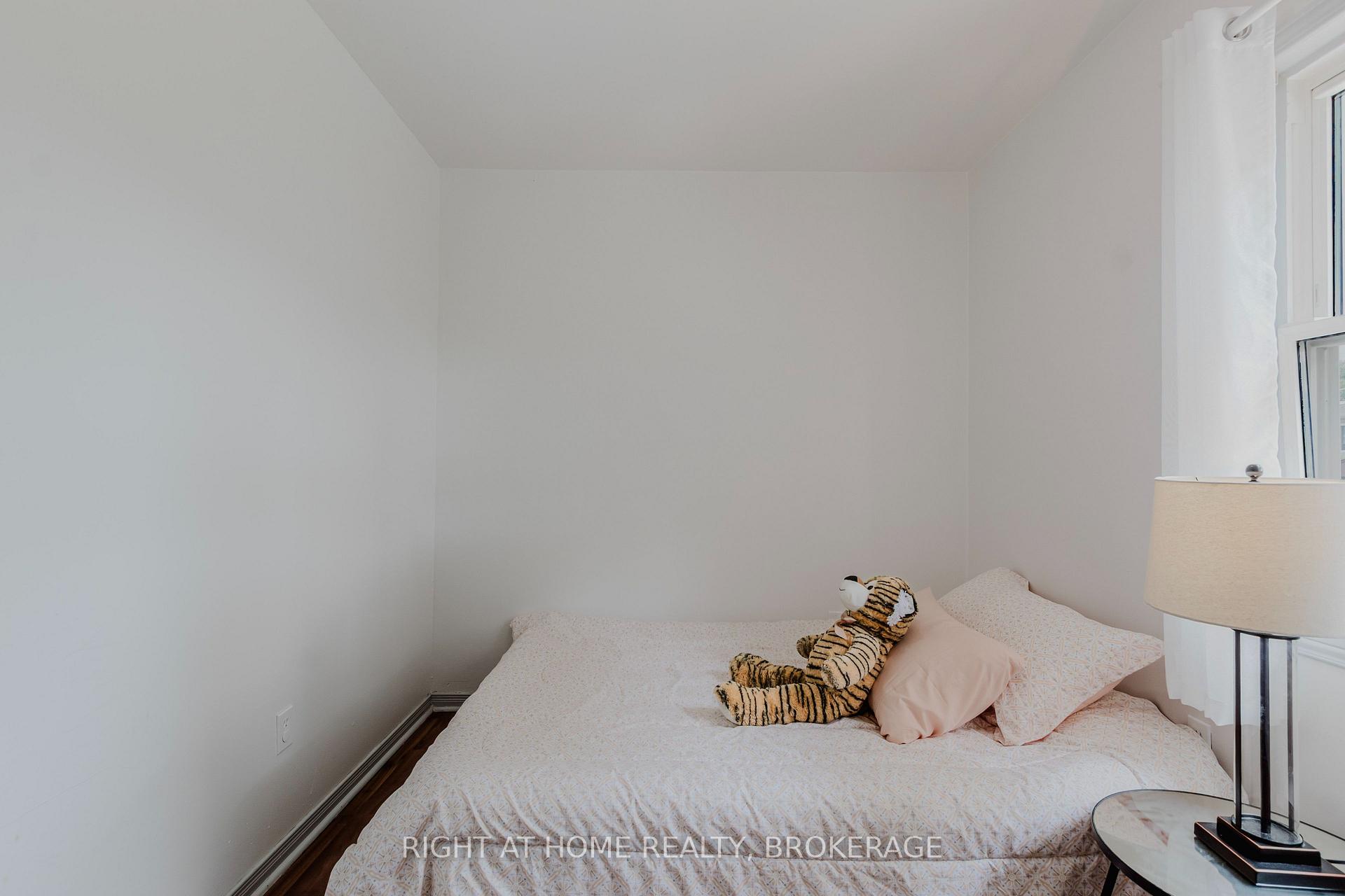Photo 9 of 12 Elberta Street, St. Catharines, Facer — HOMEH