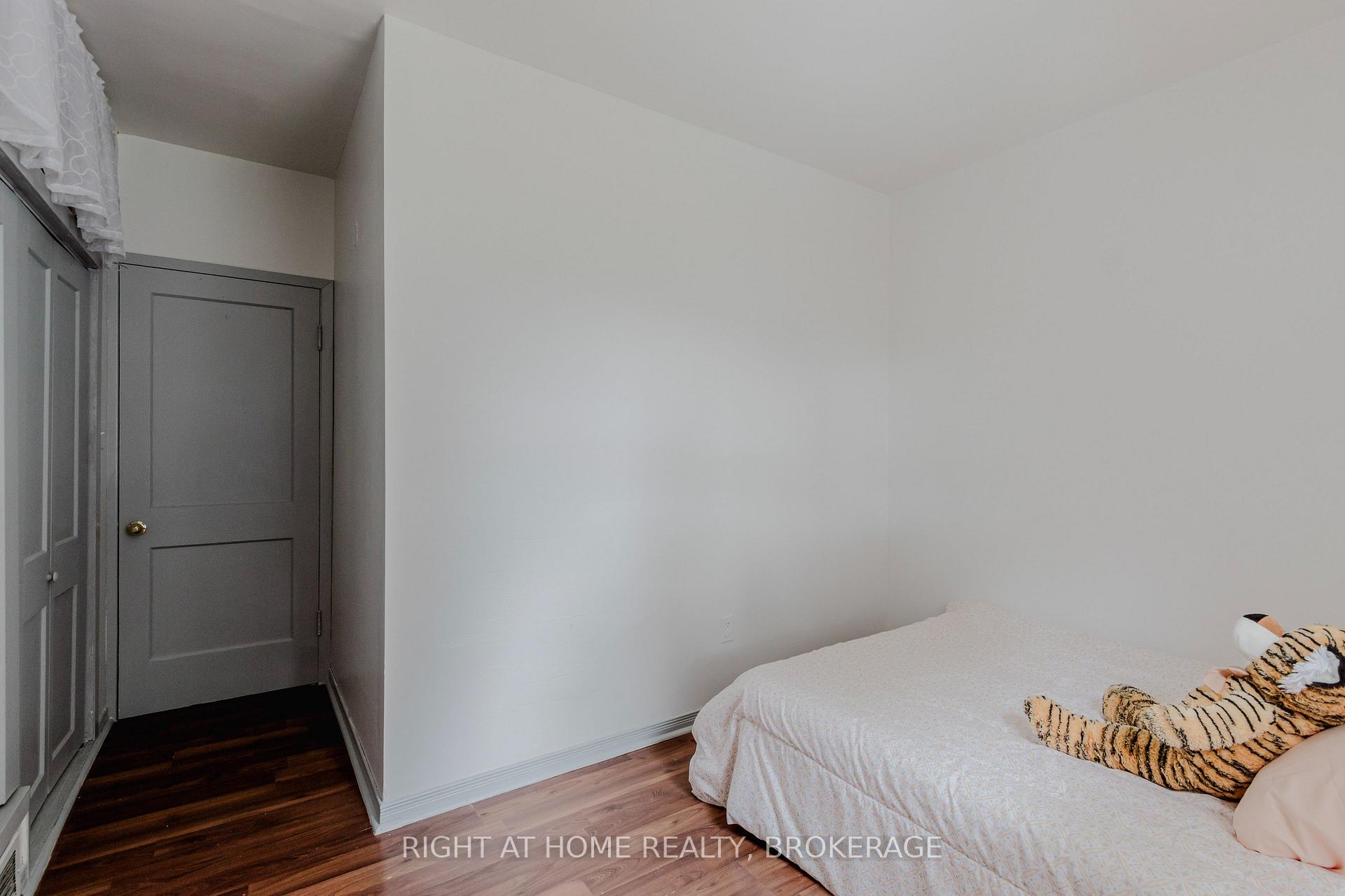 Photo 10 of 12 Elberta Street, St. Catharines, Facer — HOMEH