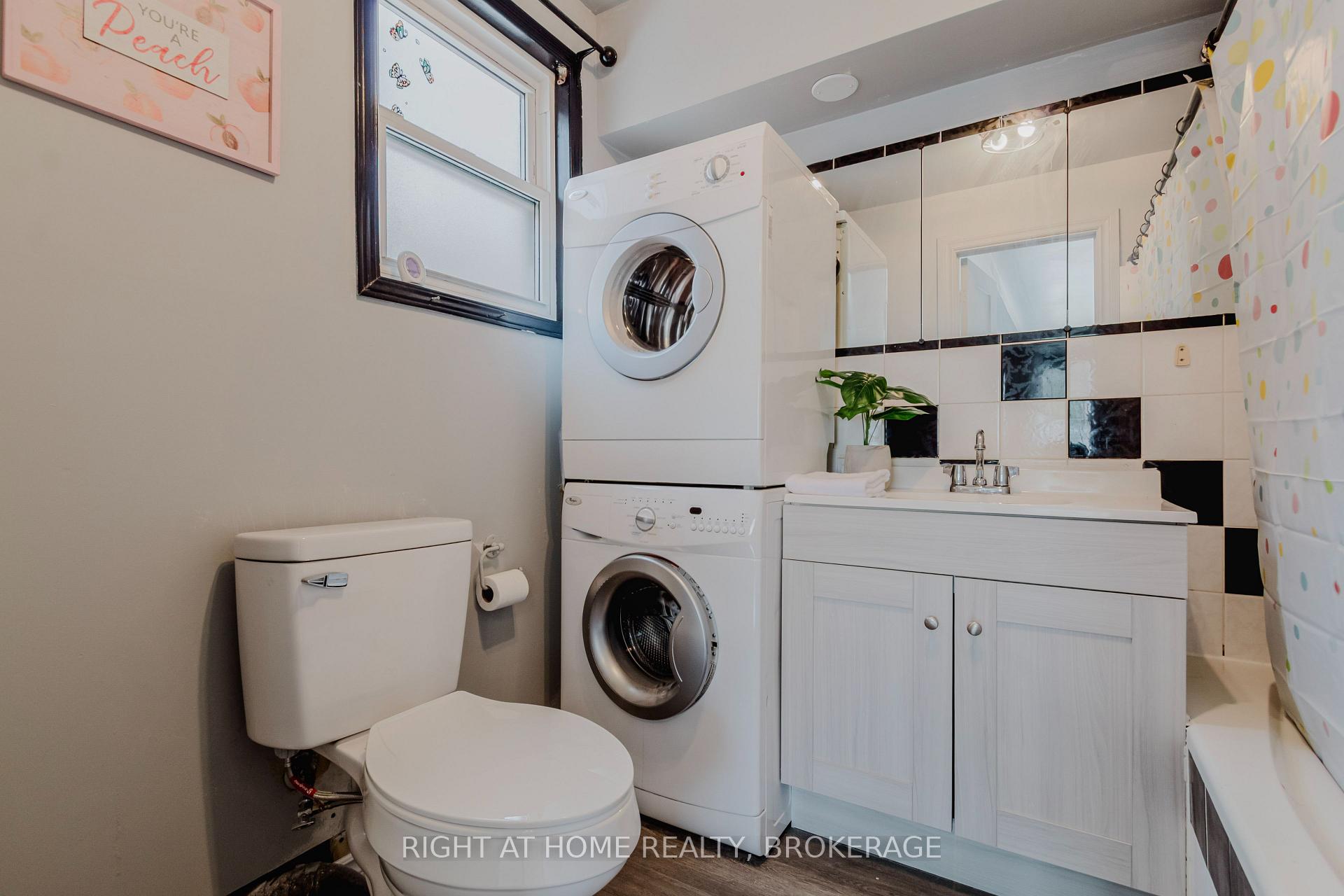 Photo 11 of 12 Elberta Street, St. Catharines, Facer — HOMEH