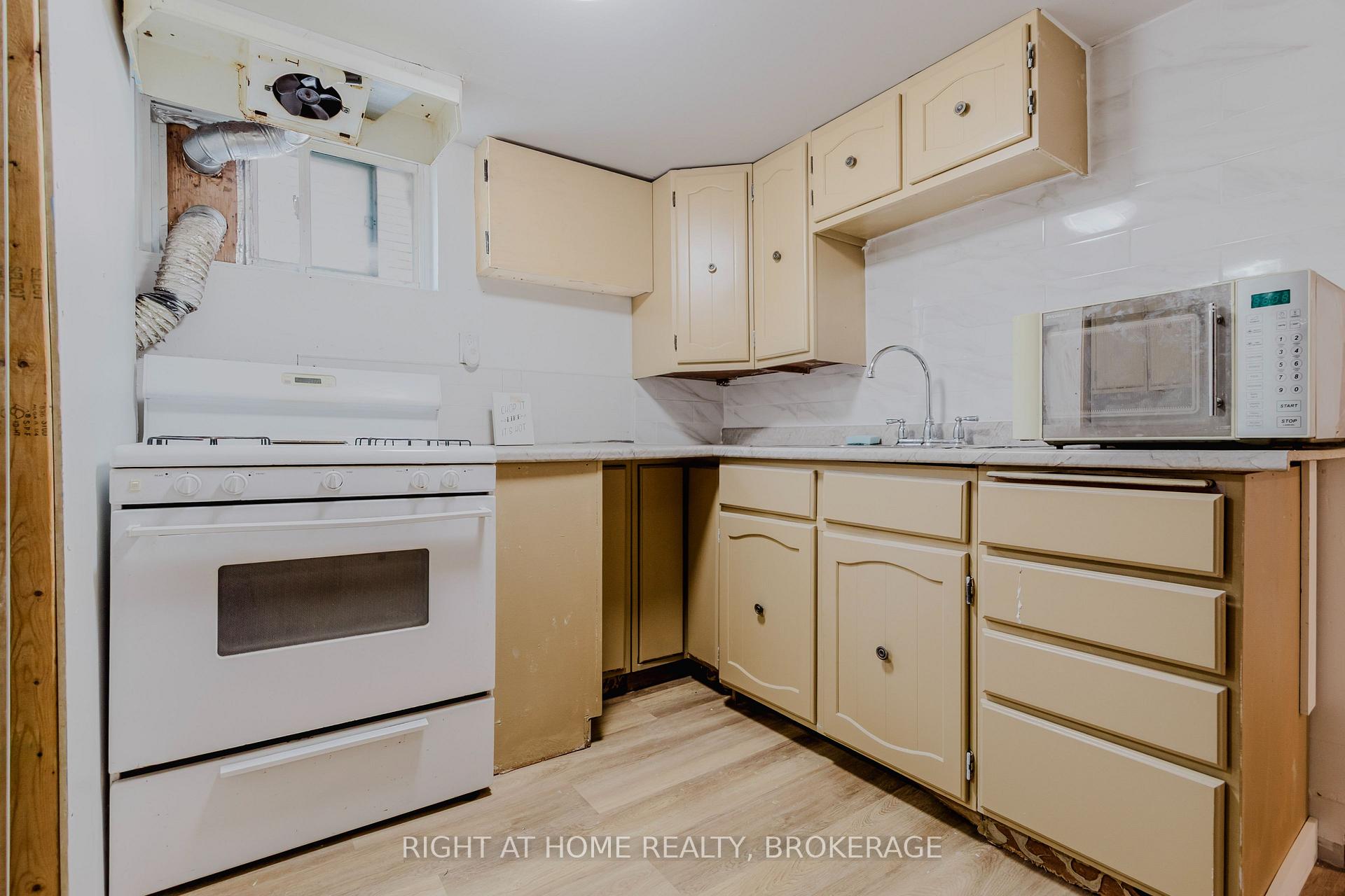 Photo 27 of 12 Elberta Street, St. Catharines, Facer — HOMEH
