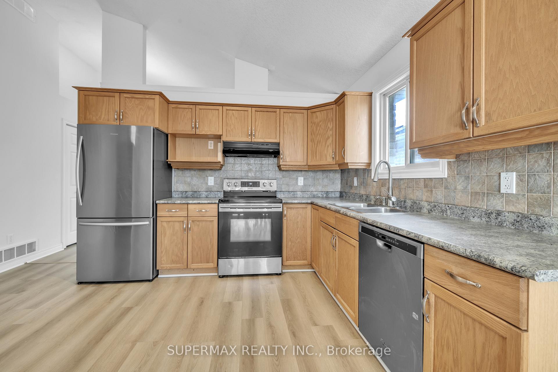 Photo 7 of 93 Hagerman Crescent, St. Thomas — HOMEH