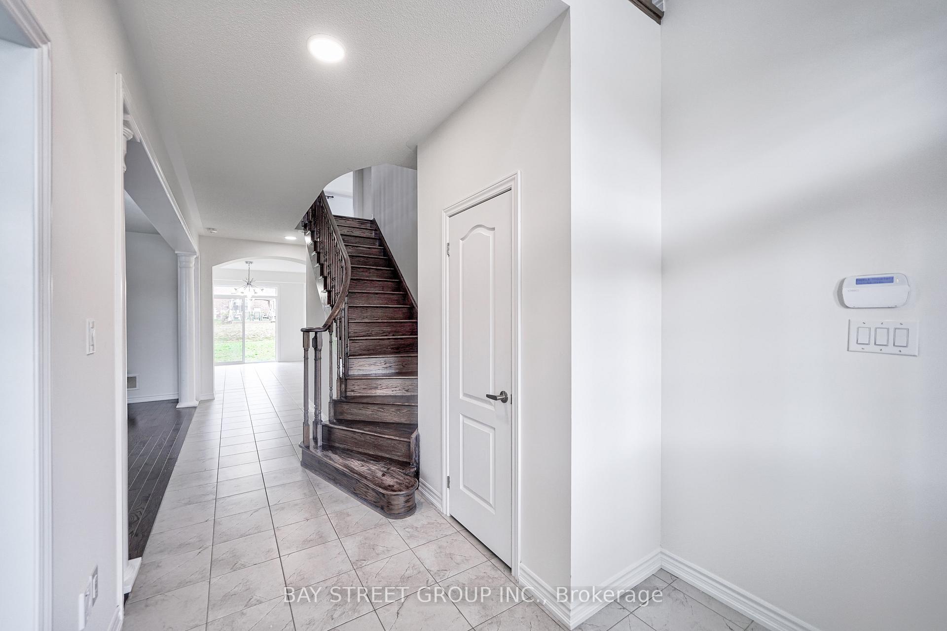 Photo 3 of 10 Rugman Crescent, Springwater, Minesing — HOMEH