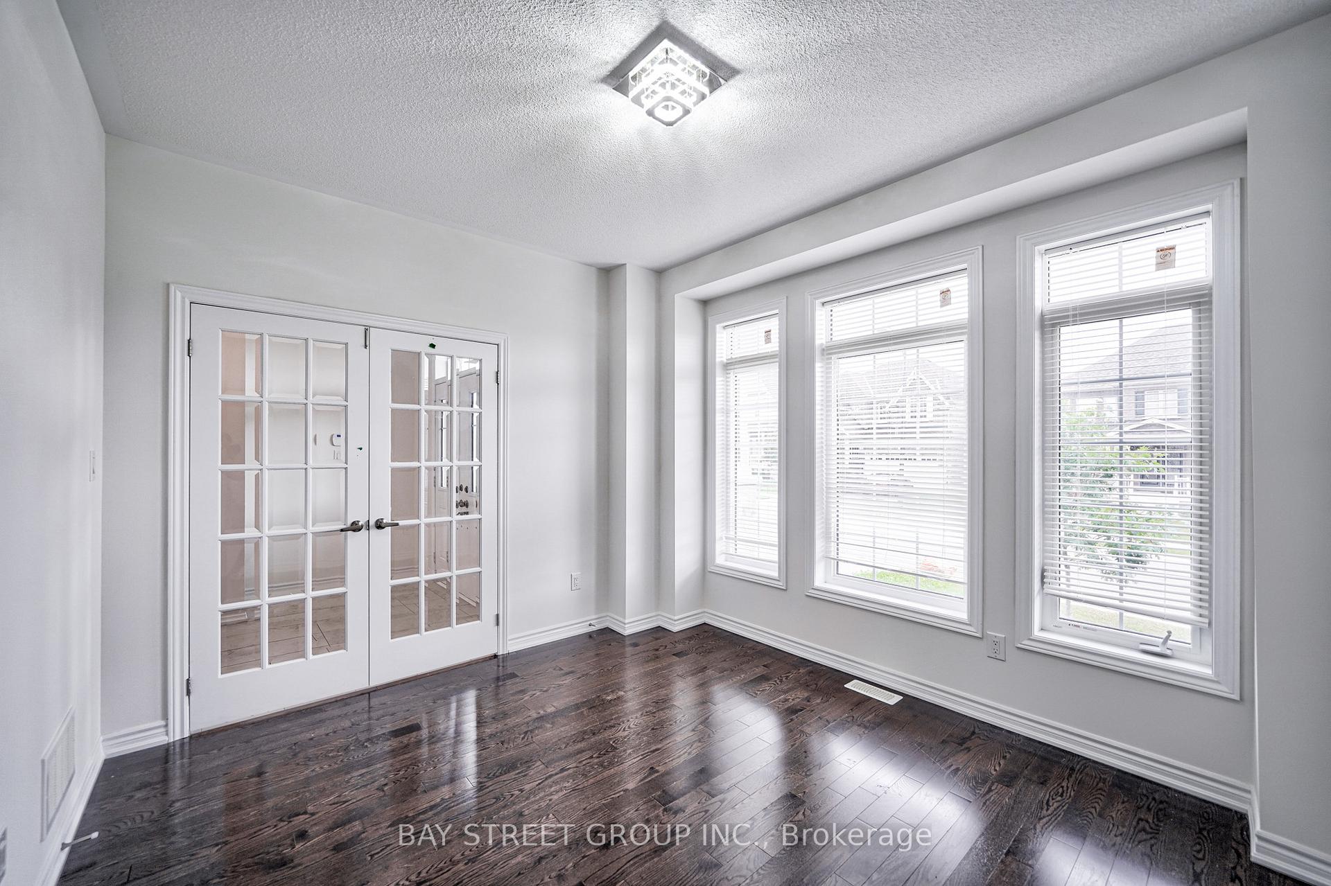 Photo 5 of 10 Rugman Crescent, Springwater, Minesing — HOMEH