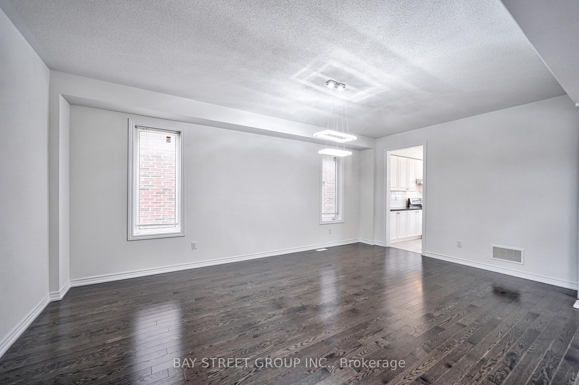 Photo 7 of 10 Rugman Crescent, Springwater, Minesing — HOMEH