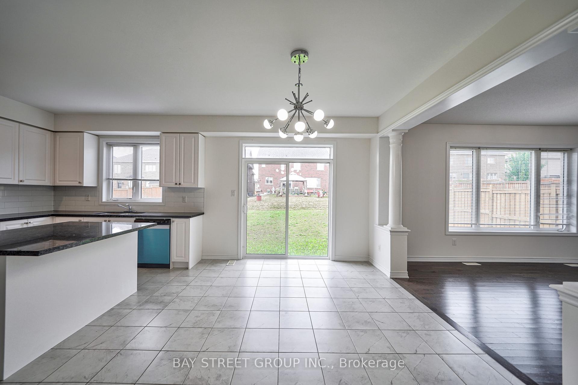 Photo 12 of 10 Rugman Crescent, Springwater, Minesing — HOMEH
