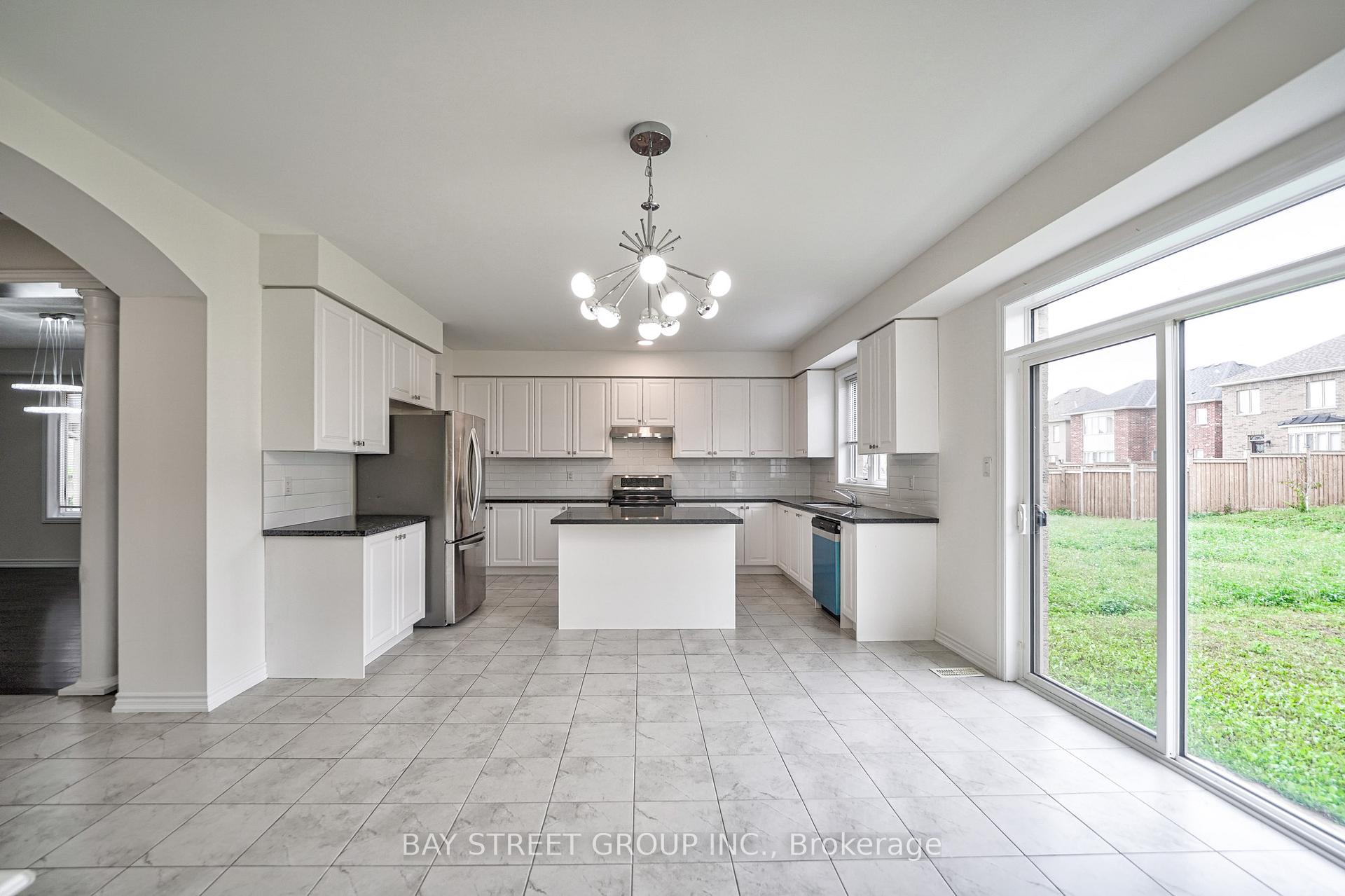 Photo 13 of 10 Rugman Crescent, Springwater, Minesing — HOMEH