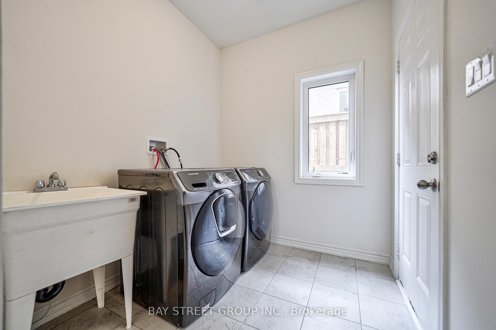 Photo 18 of 10 Rugman Crescent, Springwater, Minesing — HOMEH
